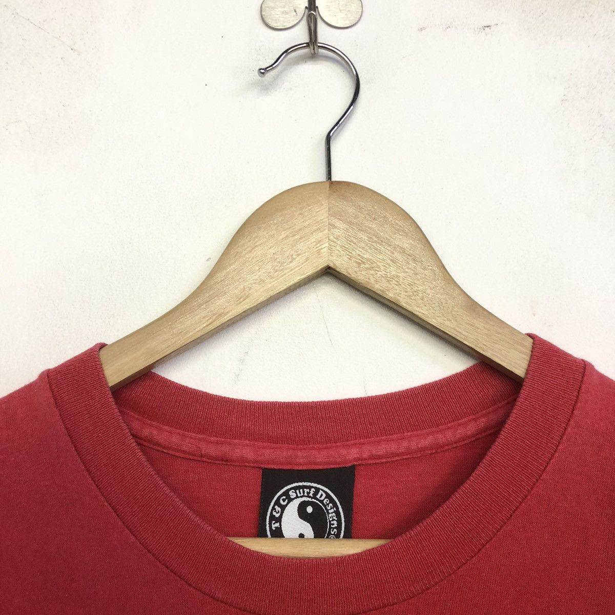 Vintage Vintage T&C Surf Design Hawaii Backhitt Tshirt Size US M / EU 48-50 / 2 - 10 Thumbnail