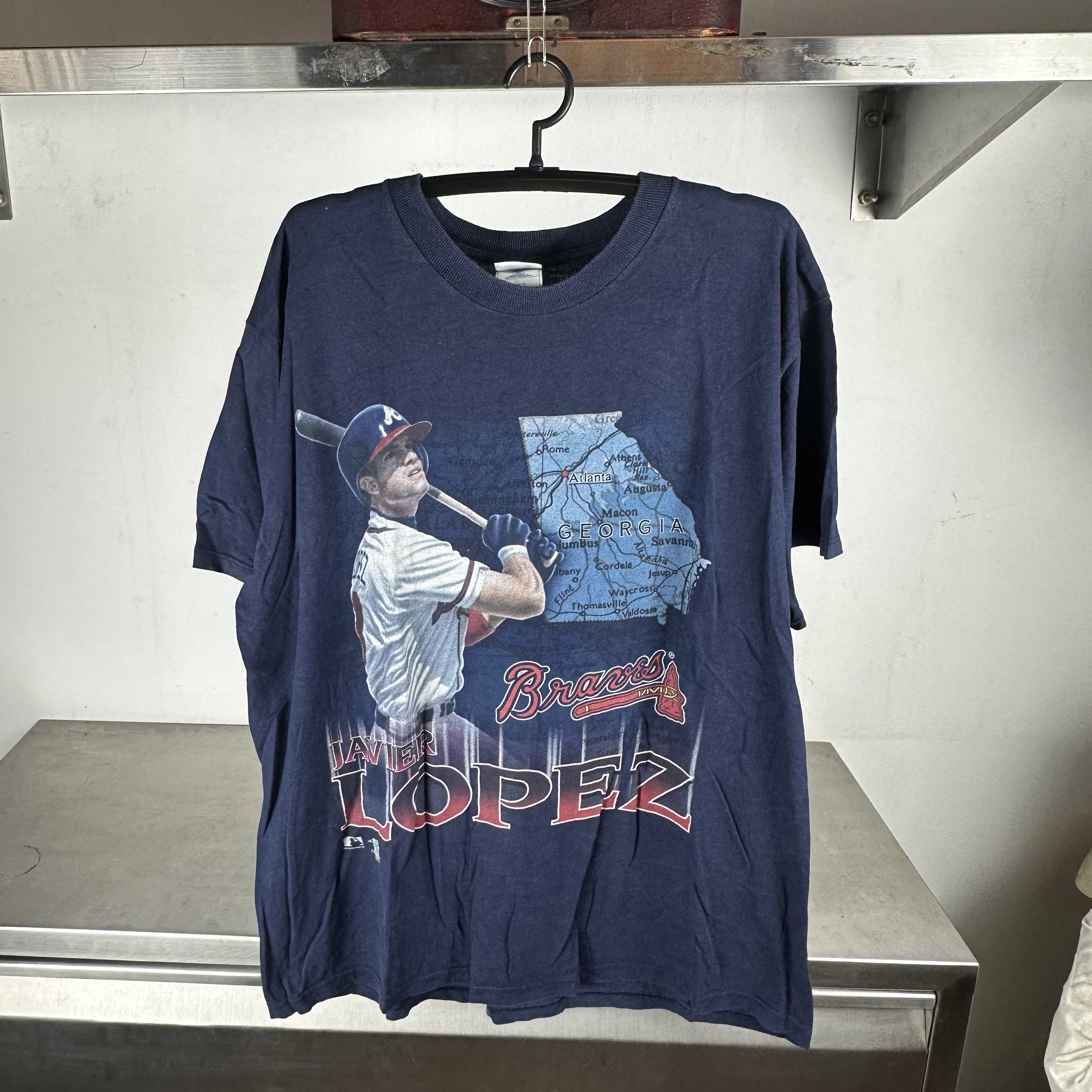 Vintage ​Vintage 1997 Javier Lopez Atlanta Braves MLB T-Shirt Size US XXL / EU 58 / 5 - 1 Thumbnail