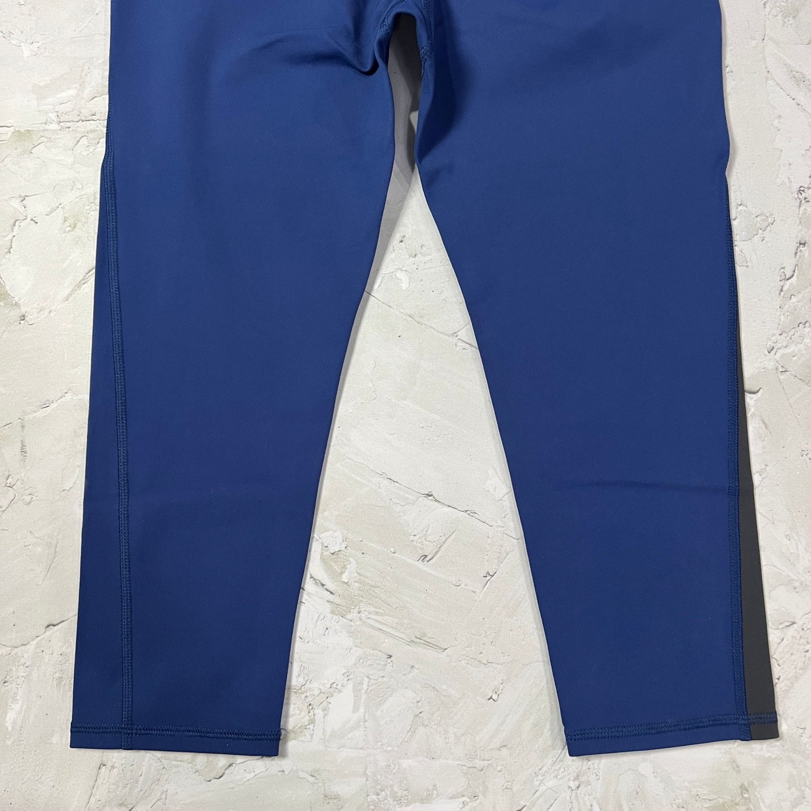 Aether Apparel Aether Blue Colorblock Crop Leggings M Performance Size 27" / US 4 / IT 40 - 9 Thumbnail