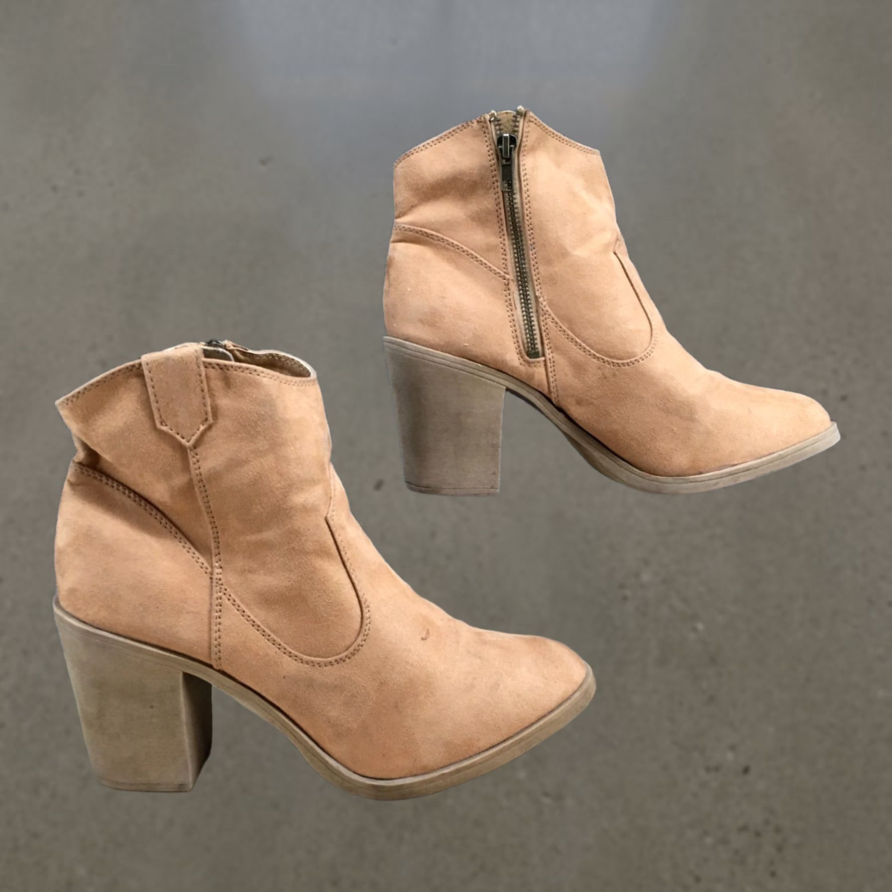 H&M Divided by H&M Boots Womens 41 Casual Side Zip Block Heels Ankle Bootie Brown Shoes Bootie Womens 41 Brown Size US 10 / IT 40 - 1 Thumbnail