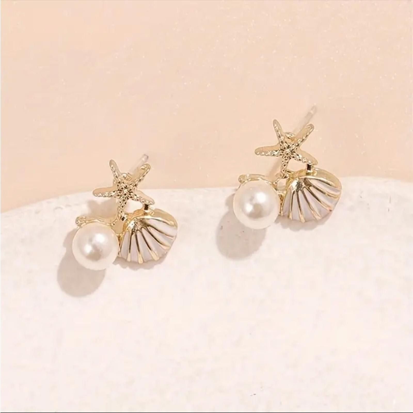 Designer Gold and Silver Starfish Shell Pearl Earrings Size ONE SIZE - 2 Thumbnail