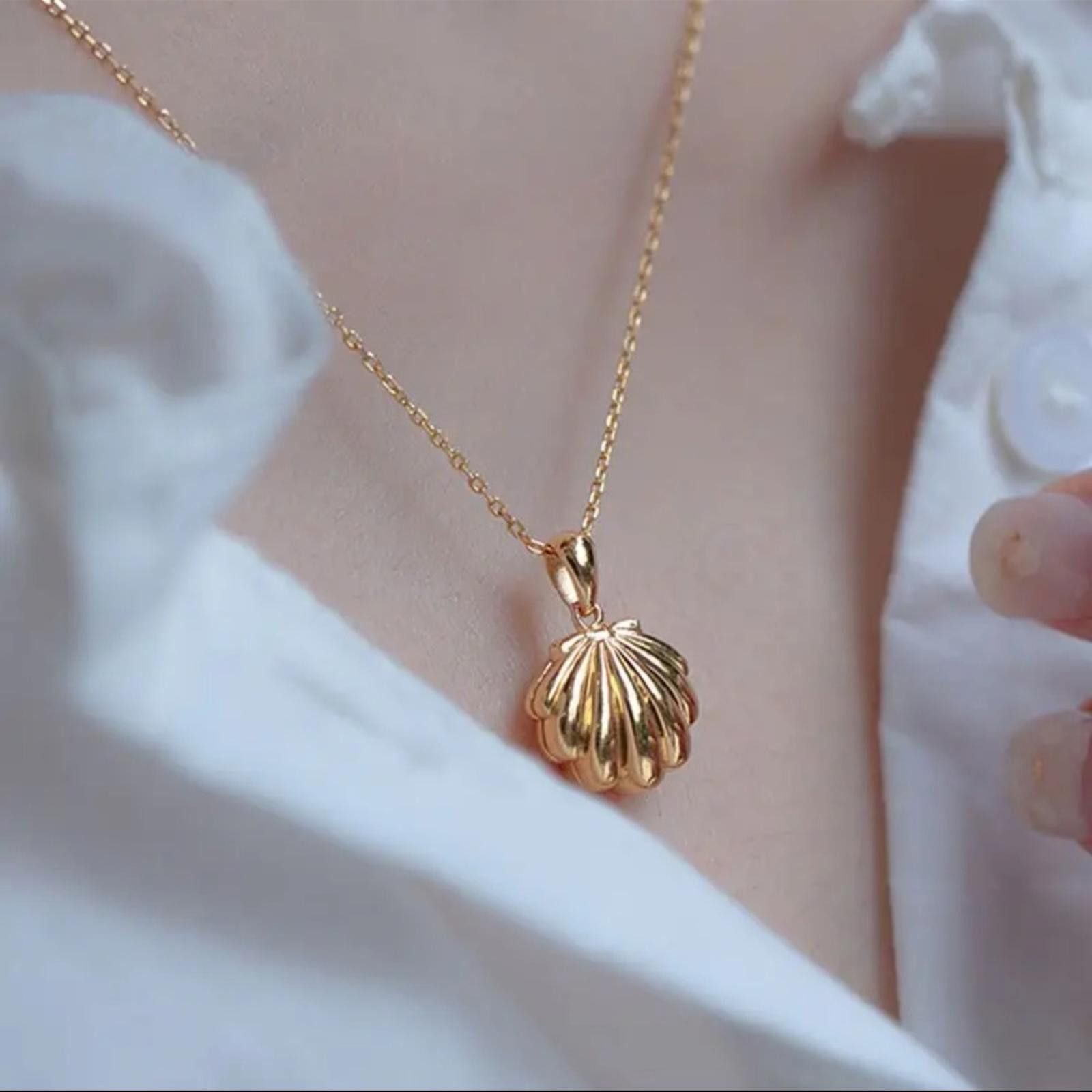 Designer Gold Plated Shell Necklace With Pearl NWT Size ONE SIZE - 4 Thumbnail