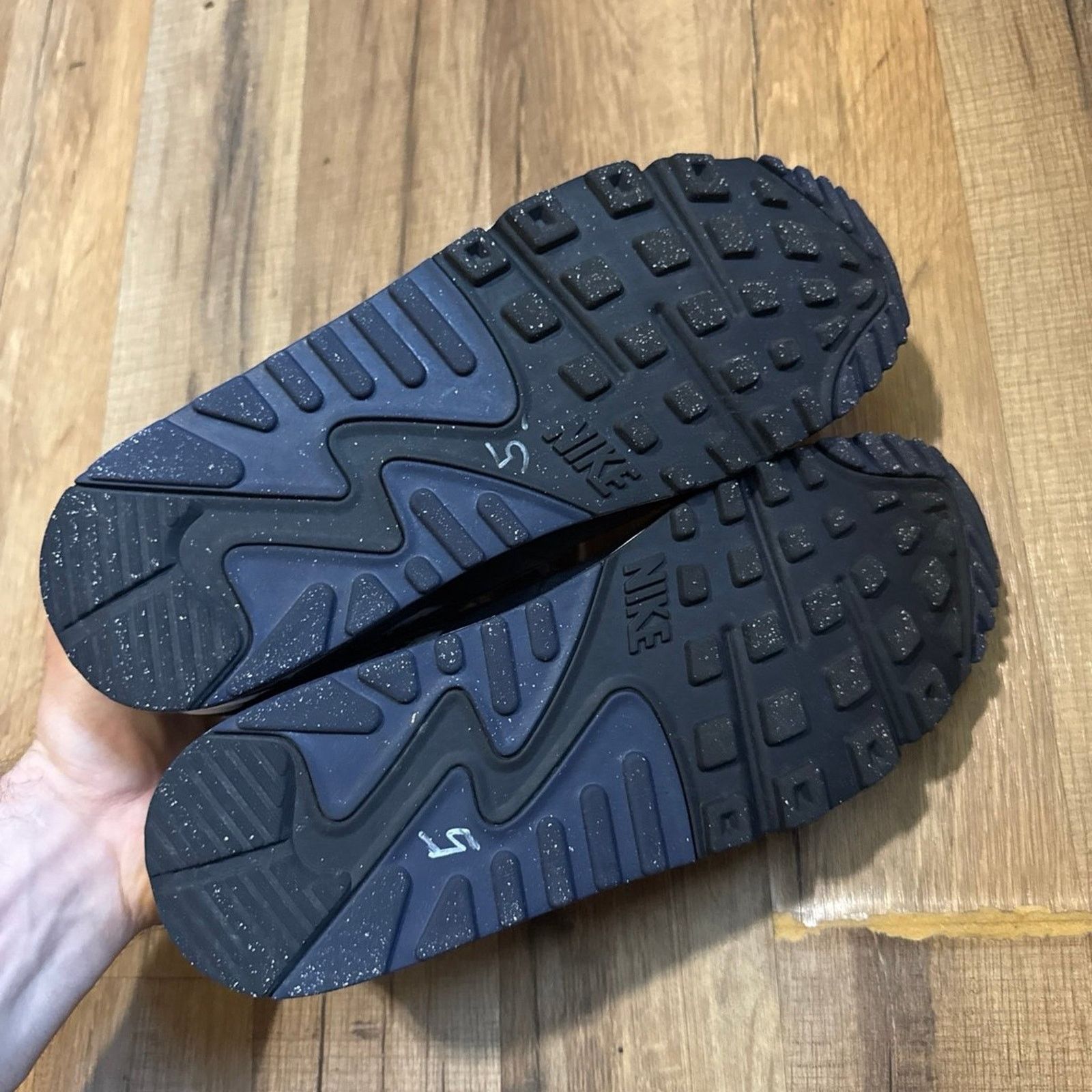 Nike Nike Air Max 90 Size US 8 / EU 41 - 8 Thumbnail