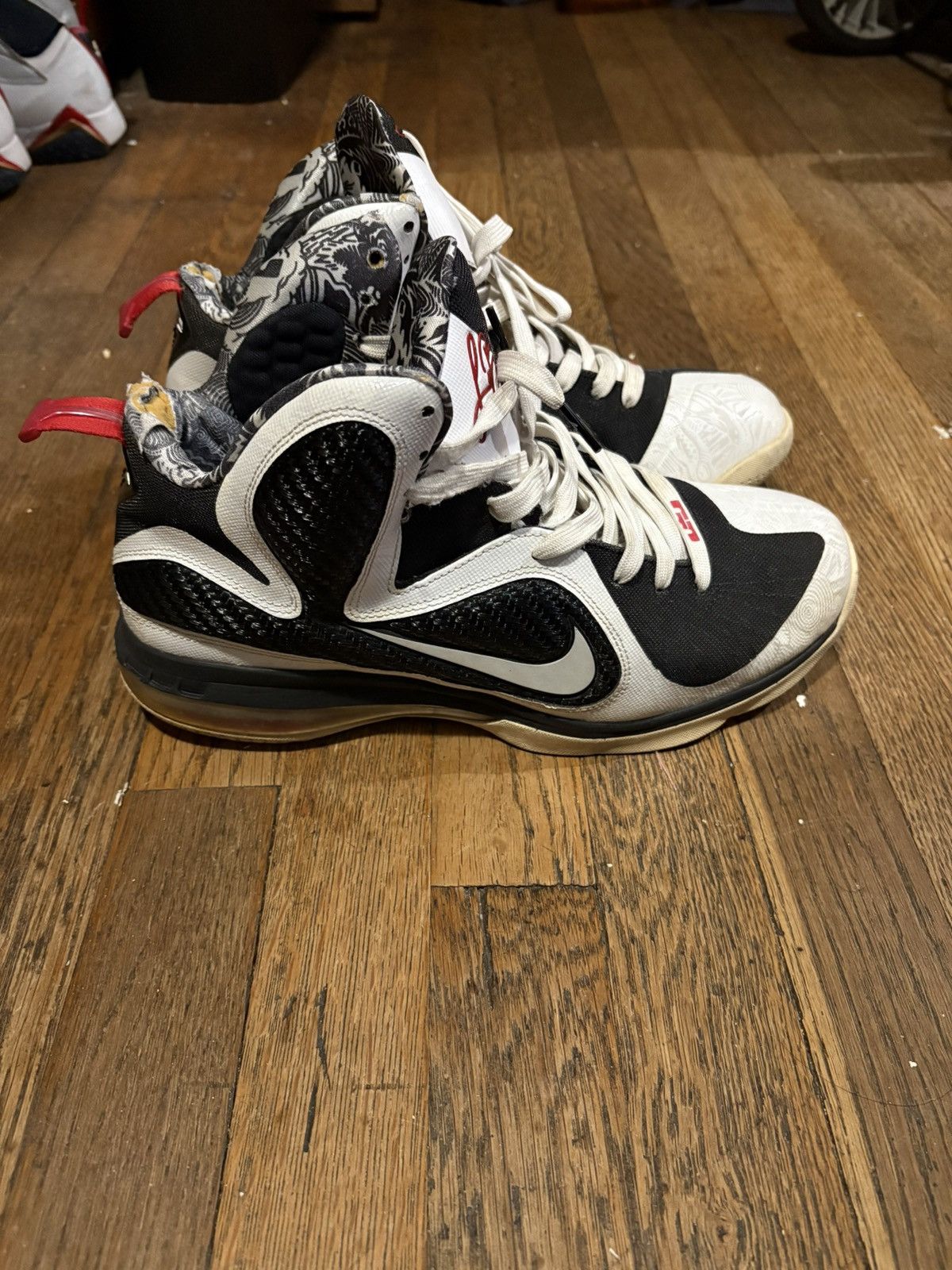 Nike NIKE LeBron 9 “FreeGum” Size US 10 / EU 43 - 2 Thumbnail