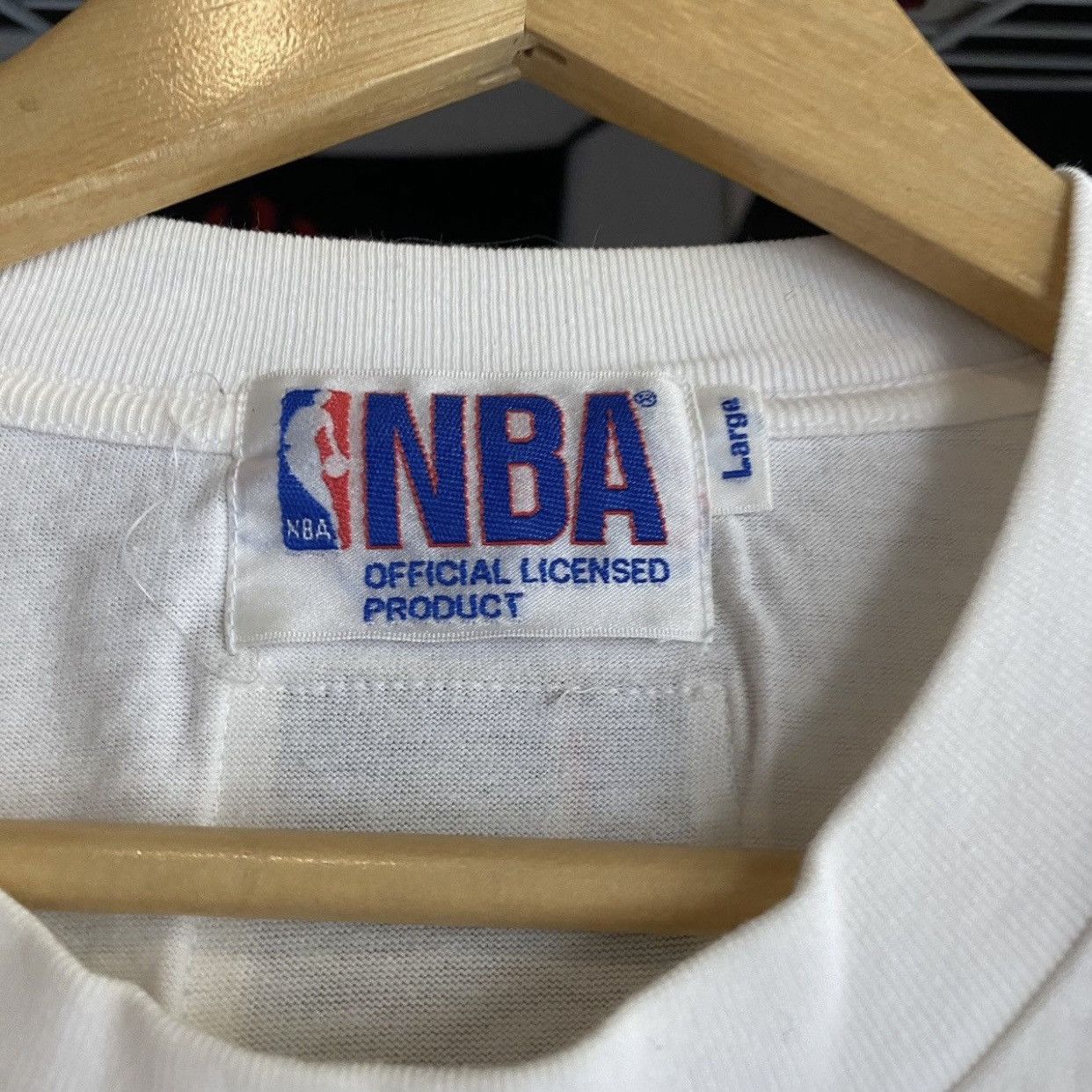 NBA Vintage 90s Chicago Bulls NBA T-Shirt - Gold Foil Bull Logo Size US L / EU 52-54 / 3 - 9 Thumbnail