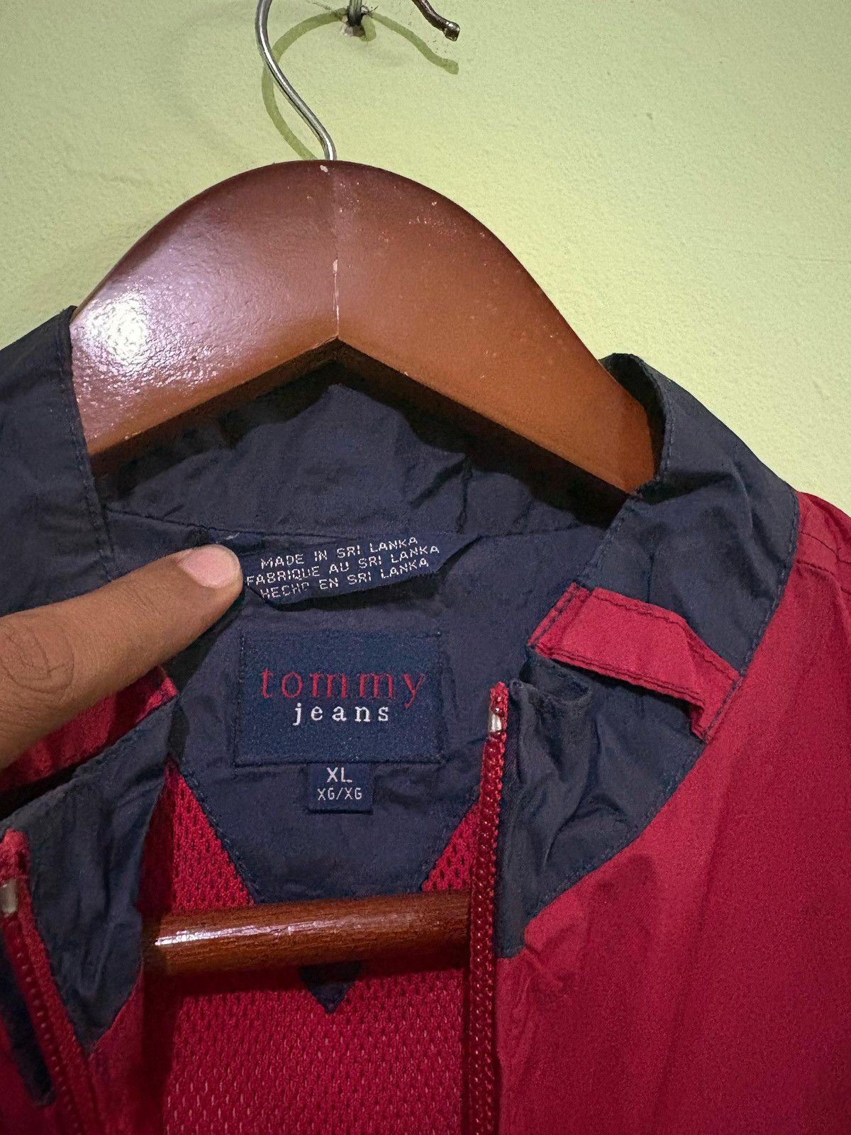 Tommy Hilfiger × Tommy Jeans Vintage Tommy Jeans Tommy Hilfiger Windbreaker Jacket Logo Size US L / EU 52-54 / 3 - 6 Thumbnail