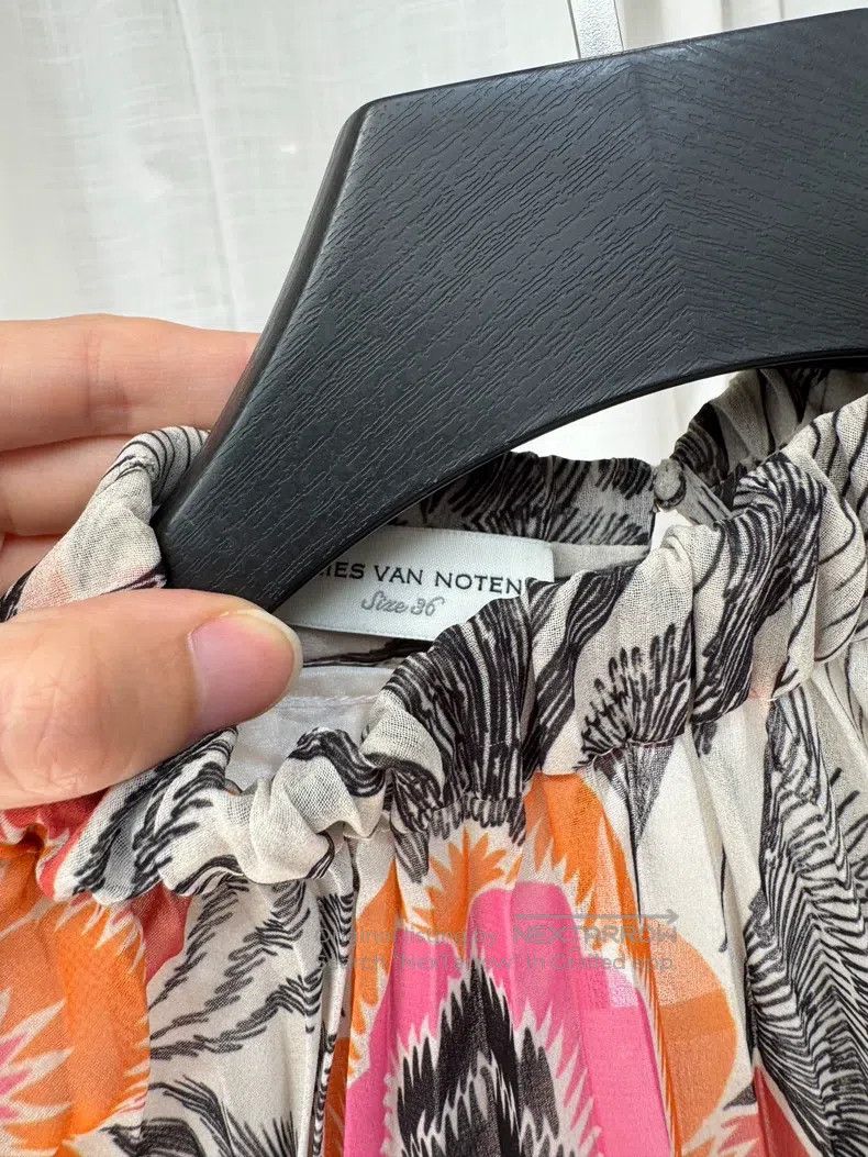 Dries Van Noten Dries Van Noten size:36 Grey pleated top Size US XXS / EU 40 - 4 Thumbnail