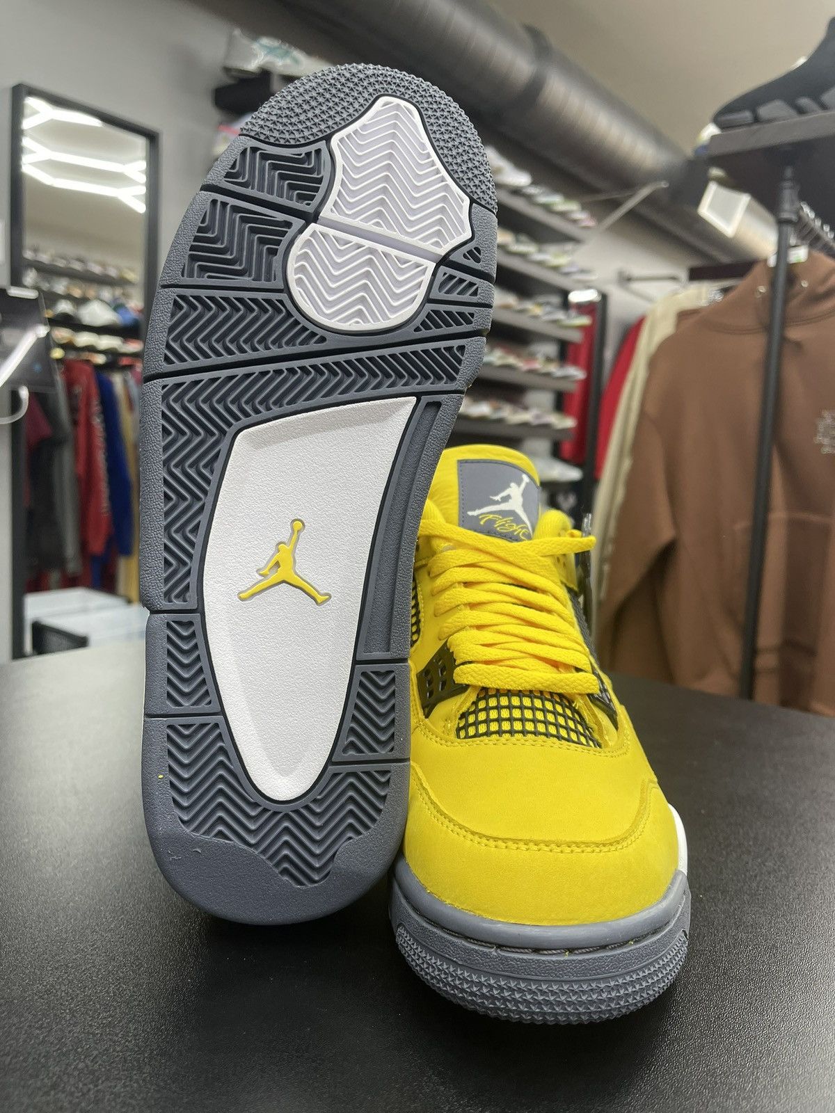 Size 9 - Jordan 4 Lightning (2021) Brand New