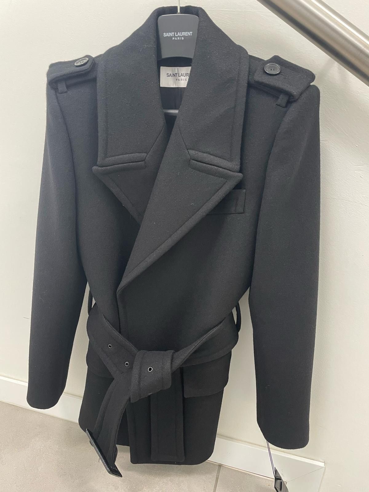 Saint Laurent Paris o1s1wg111124 Oversize Shoulder Coat in Black Size US S / EU 44-46 / 1 - 4 Thumbnail