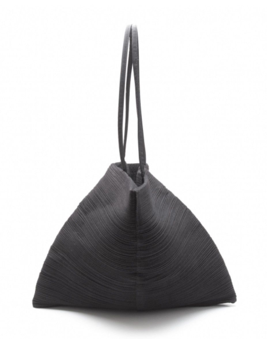 Homme Plisse Issey Miyake × Issey Miyake × Pleats Please Issey Miyake Issey Miyake pleated triangle Tote Size ONE SIZE - 3 Thumbnail