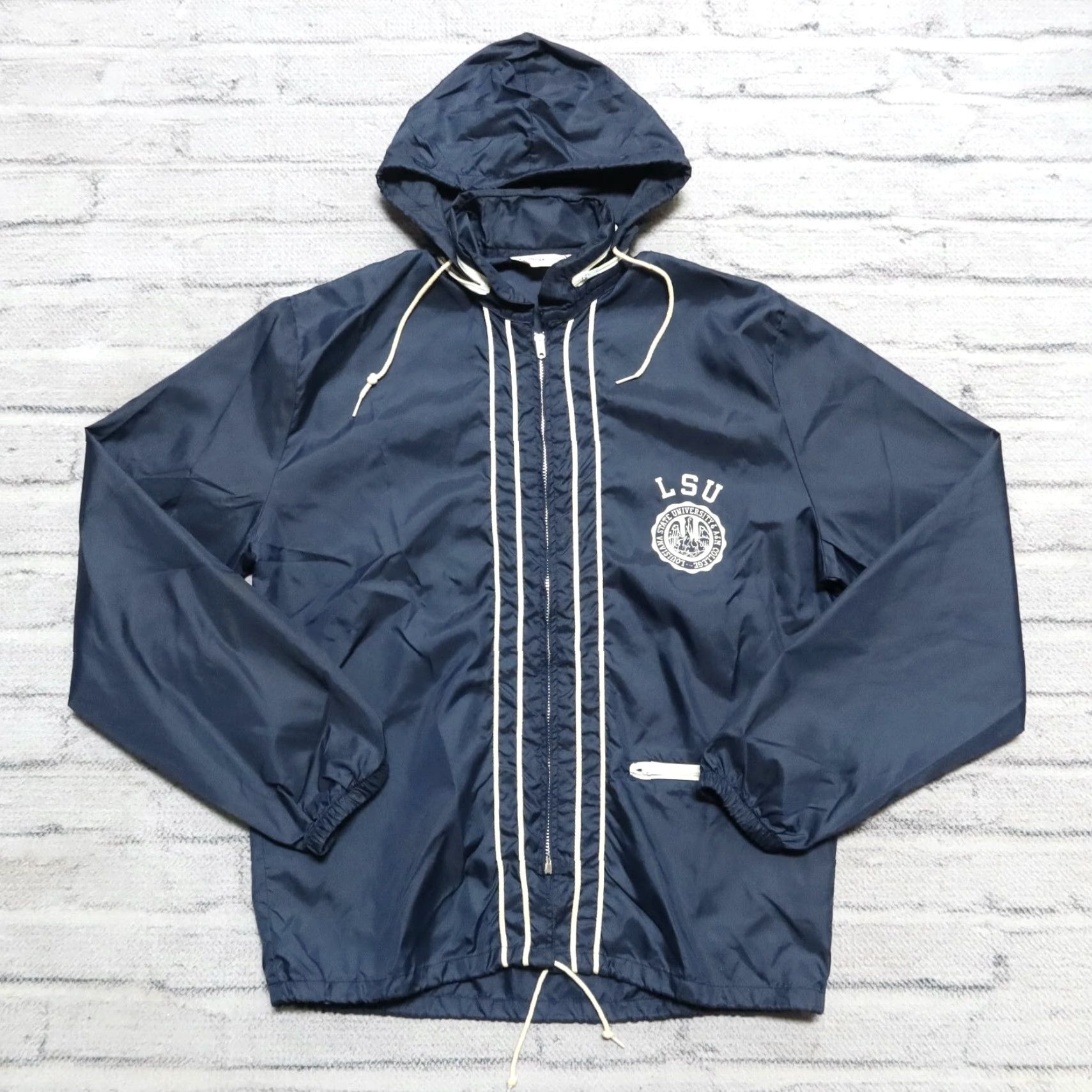 Champion Vintage Champion LSU Crest Logo Nylon Jacket Navy Men M Jersey? Size US M / EU 48-50 / 2 - 2 Thumbnail
