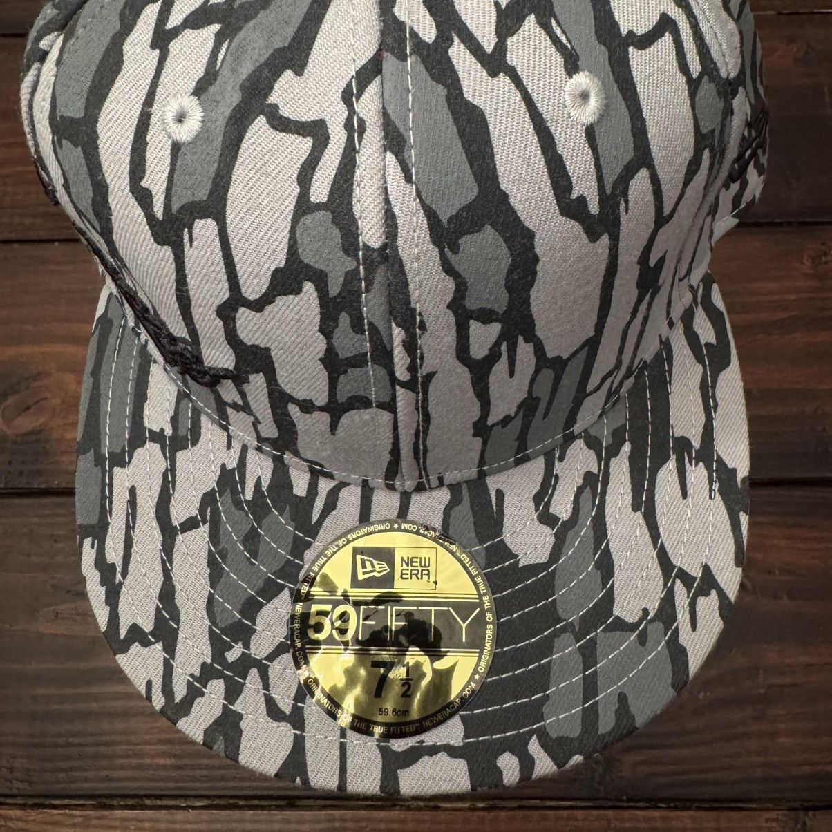 Supreme Supreme World Famous Script Treebark Camo New Era Fitted Hat Size ONE SIZE - 5 Thumbnail