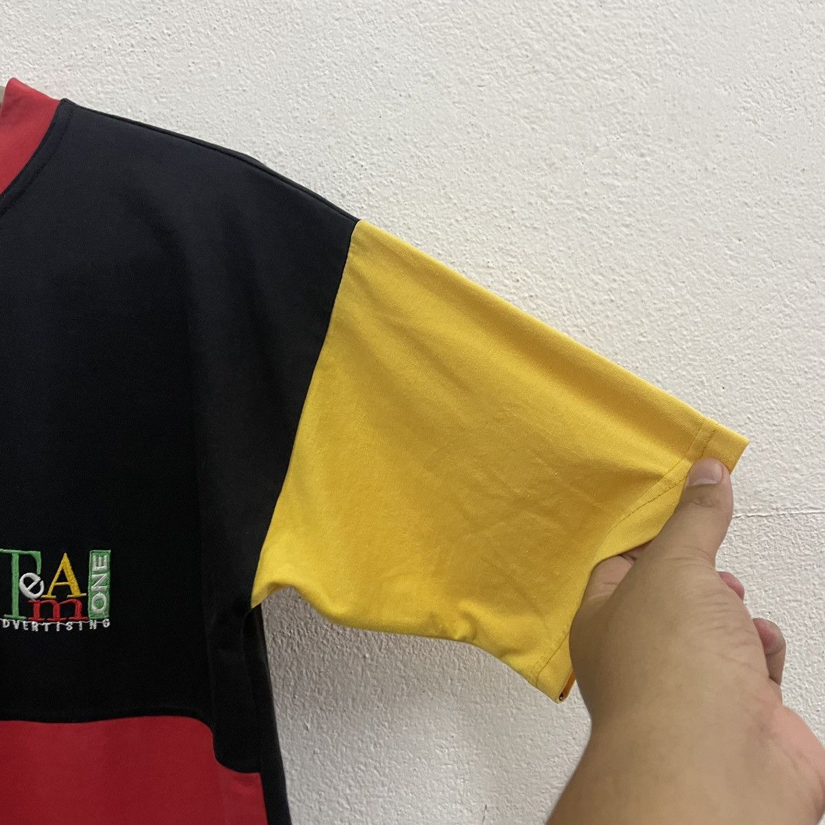 Vintage 🔥Team One Advertising Colour Block Half Zipper Sportwear Tee Size US L / EU 52-54 / 3 - 7 Thumbnail