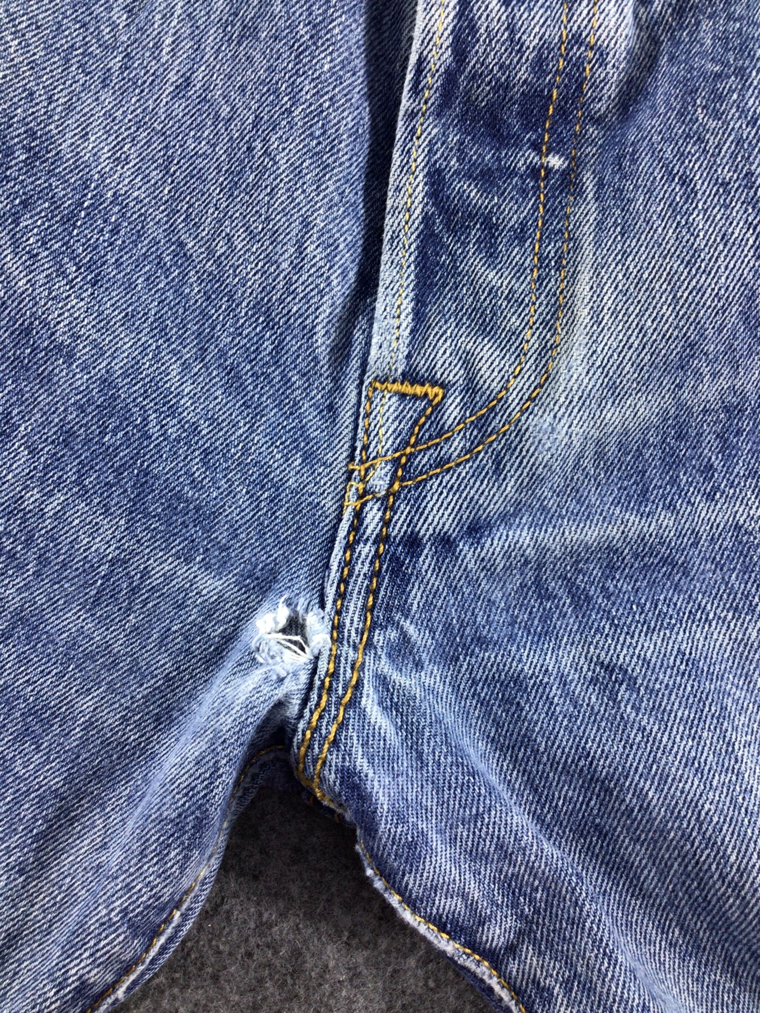 Levi's Vintage Levis 501 Jeans-J379 Size US 39 - 8 Thumbnail