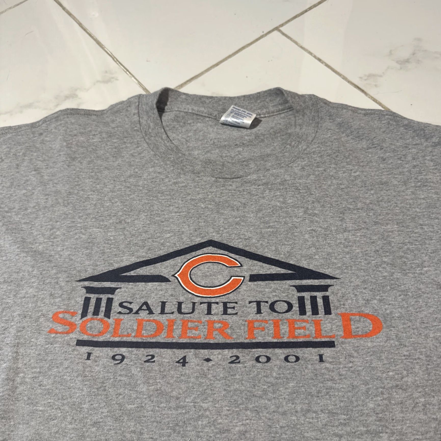 NFL VINTAGE Chicago Bears Salute to Soldier Field Gray NFL T-Shirt 2XL Mens Size US XXL / EU 58 / 5 - 2 Thumbnail