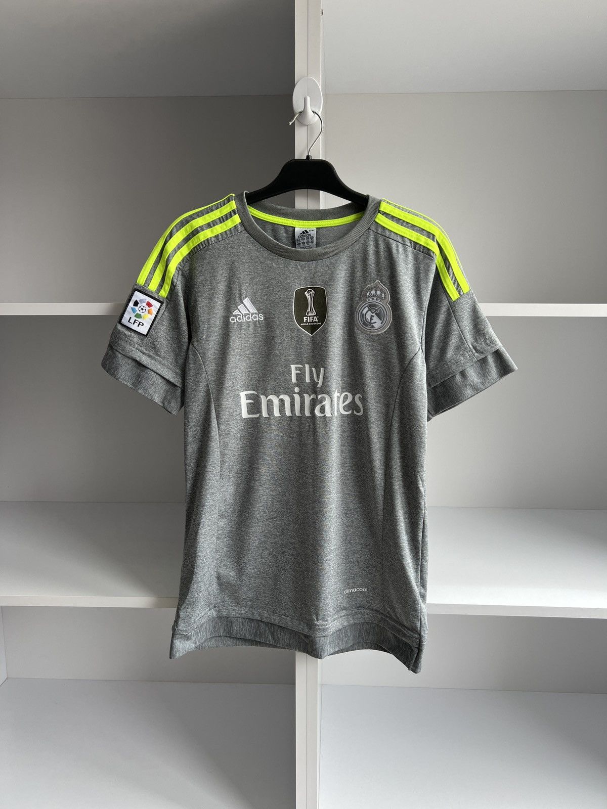 Vintage Cristiano Ronaldo Jersey 2015 Gray Real Madrid Size US S / EU 44-46 / 1 - 2 Thumbnail