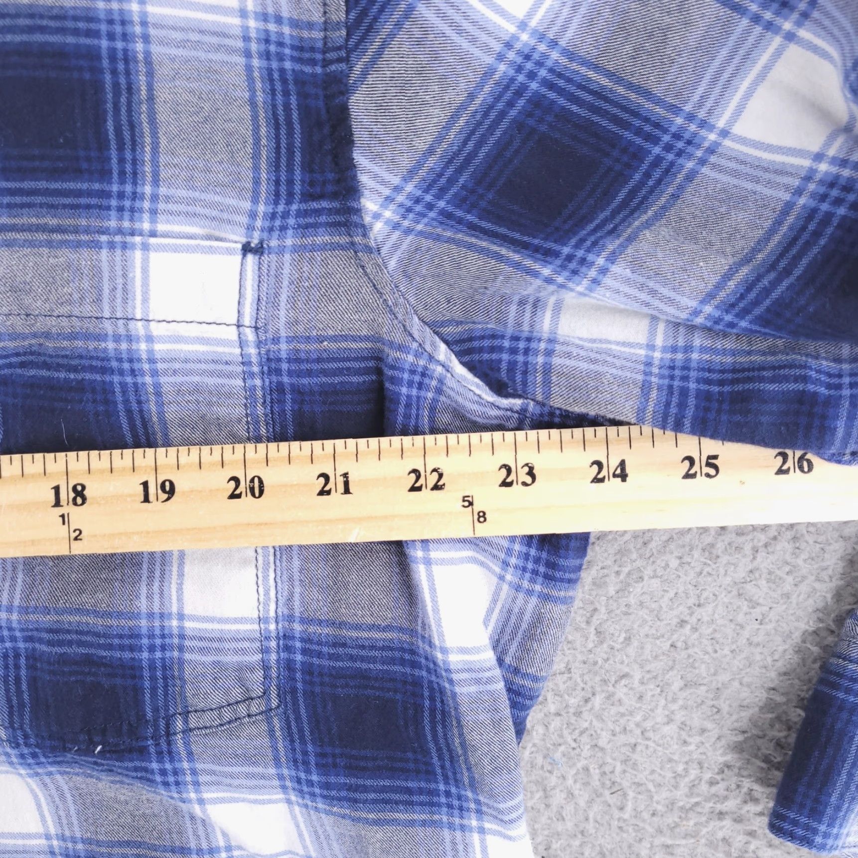 H&M H&M Shirt Mens Large Relaxed Plaid Lightweight Button-Up Long Sleeve Blue Size US L / EU 52-54 / 3 - 5 Thumbnail