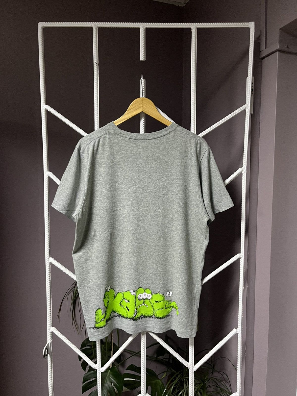 Kaws × Uniqlo Uniqlo Kaws Tee Size US M / EU 48-50 / 2 - 2 Thumbnail