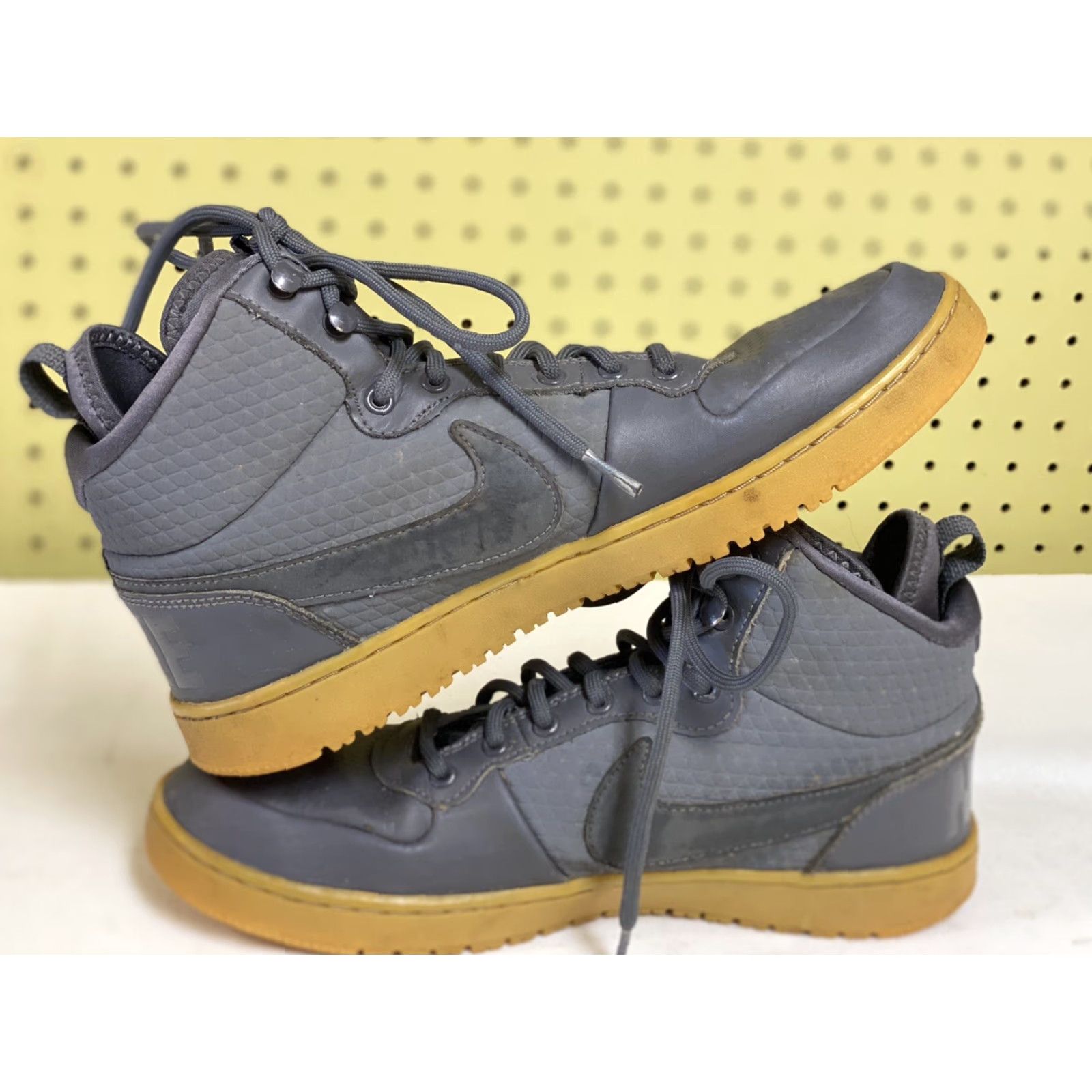 Nike Nike Court Borough Mid Winter Boots Mens 9.5 Grey Gum AA0547-001 Shoes Boots Mens Size 9.5 Grey Gum AA0547-001 Size US 9 / EU 42 - 4 Thumbnail