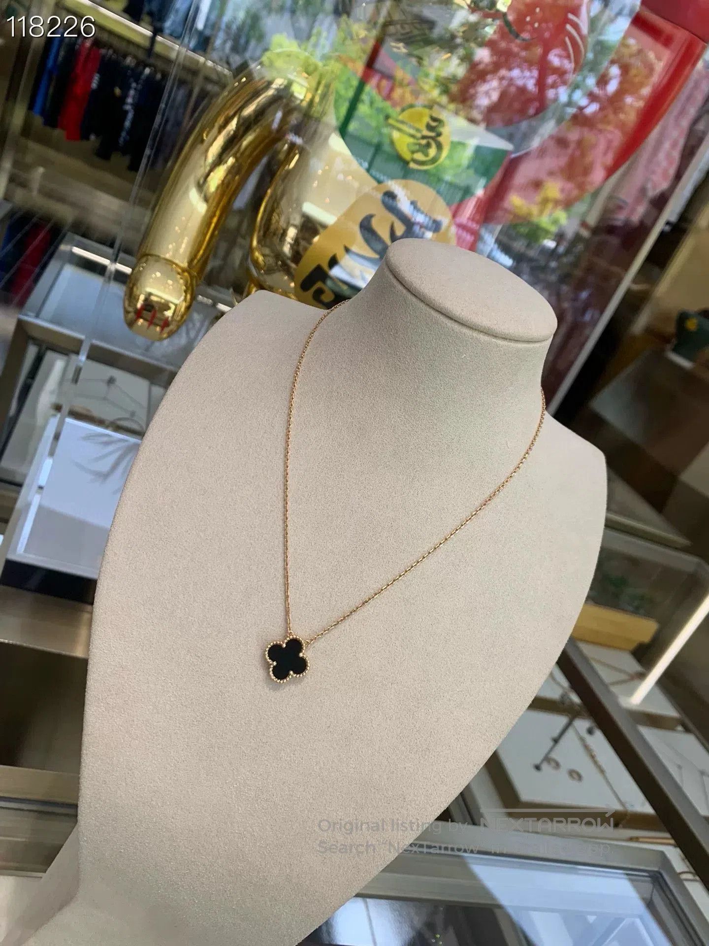 Van Cleef & Arpels VCA 100105C01 Medium Black Flower Necklace. Size ONE SIZE - 1 Thumbnail