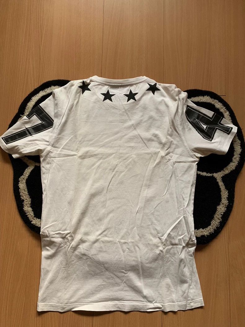 Givenchy Givenchy Star Tee Givenchy T-Shirt gvc 2506-Nextarrow Size US XS / EU 42 / 0 - 3 Thumbnail