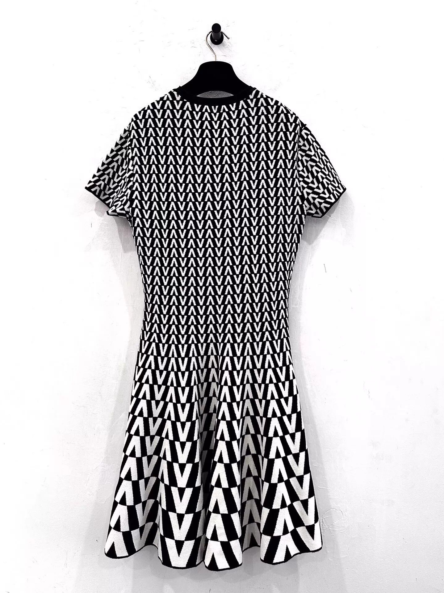 Valentino Valentino Women's B&W Colorblocked V-Logo Dress L Size L / US 10 / IT 46 - 3 Thumbnail