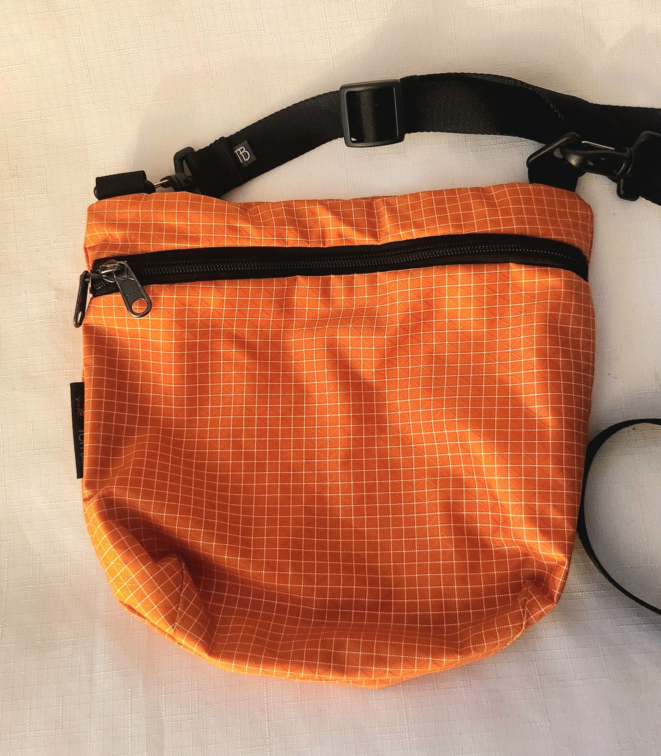 Tom Bihn Tom Bihn Rogue Sacoche Crossbody Bag Zest 200 Halcyon Orange Size ONE SIZE - 2 Thumbnail