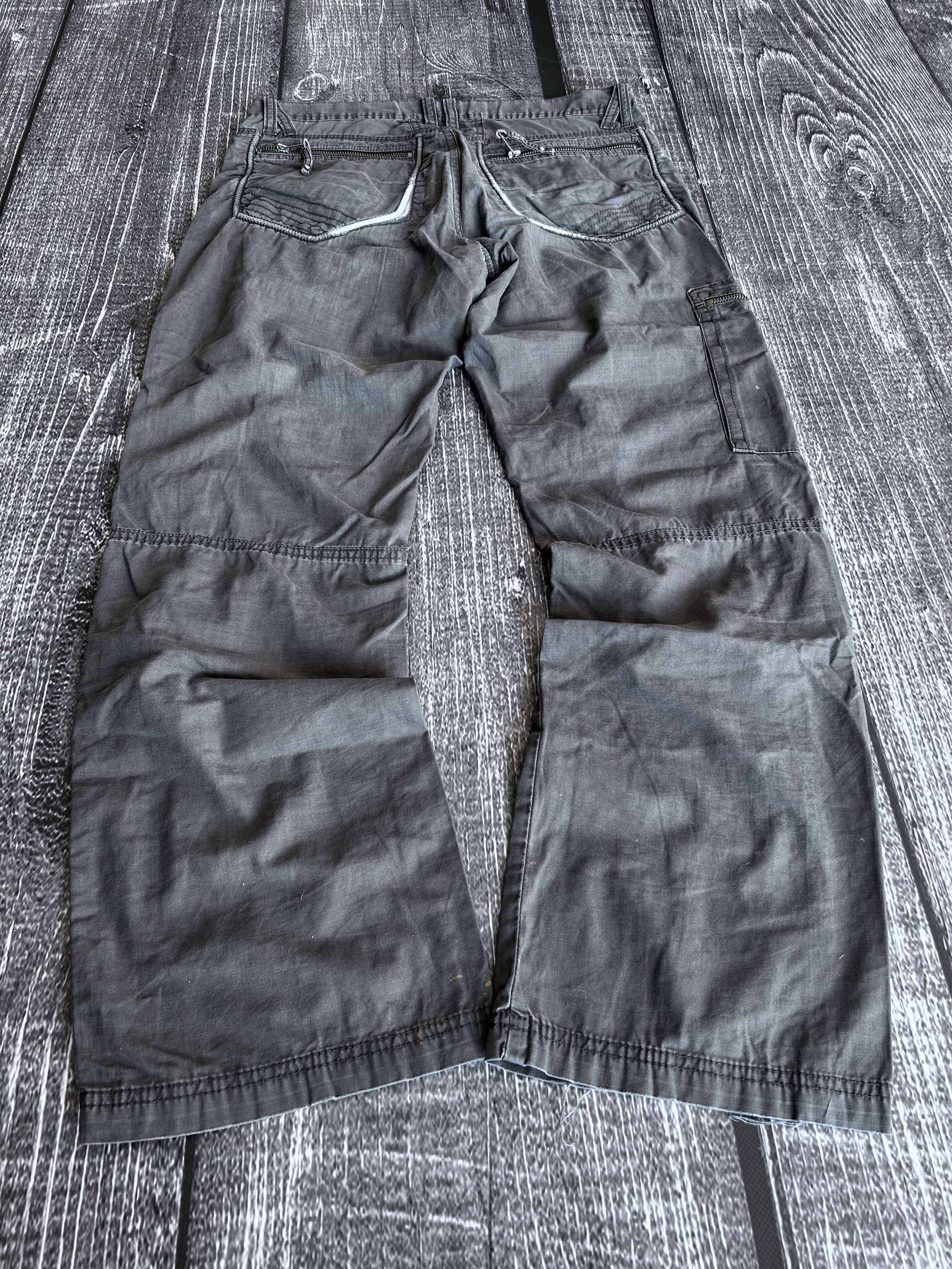 Vintage Wide Leg Utility Cargo Pants Zip Pocket Distressed Style Size US 32 / EU 48 - 2 Thumbnail