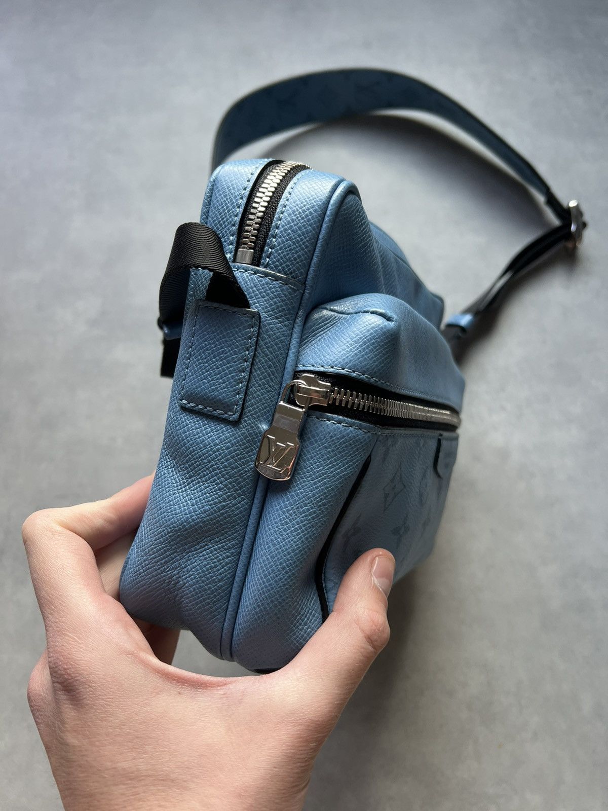 Louis Vuitton Louis Vuitton Outdoor Taiga Bag Size ONE SIZE - 4 Thumbnail