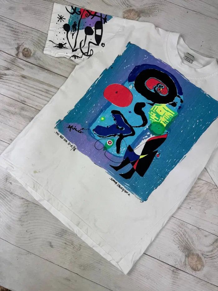 Vintage Vintage Joan Miro Art T-Shirt 90s The Red Sun Size US L / EU 52-54 / 3 - 8 Thumbnail