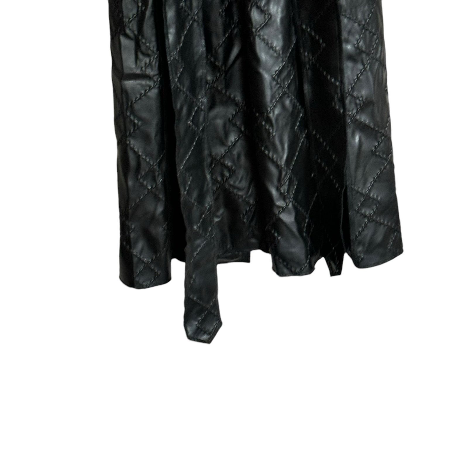 Trina Turk Trina Turk Petite Black Quilted Long Jacket Designer Matrix Size S / US 4 / IT 40 - 12 Thumbnail