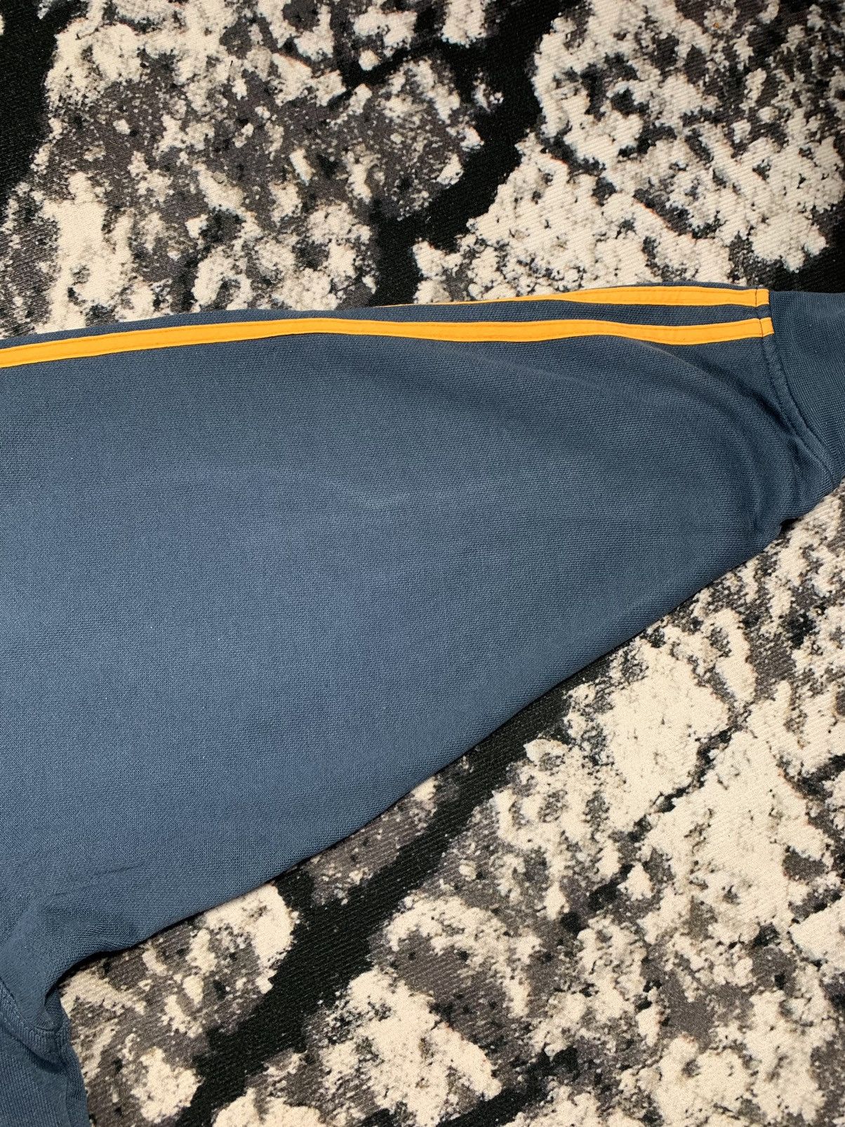 Adidas × Vintage Vintage Adidas Sweatshirt Crewneck Boxy Big Logo Faded Baggy Size US M / EU 48-50 / 2 - 6 Thumbnail