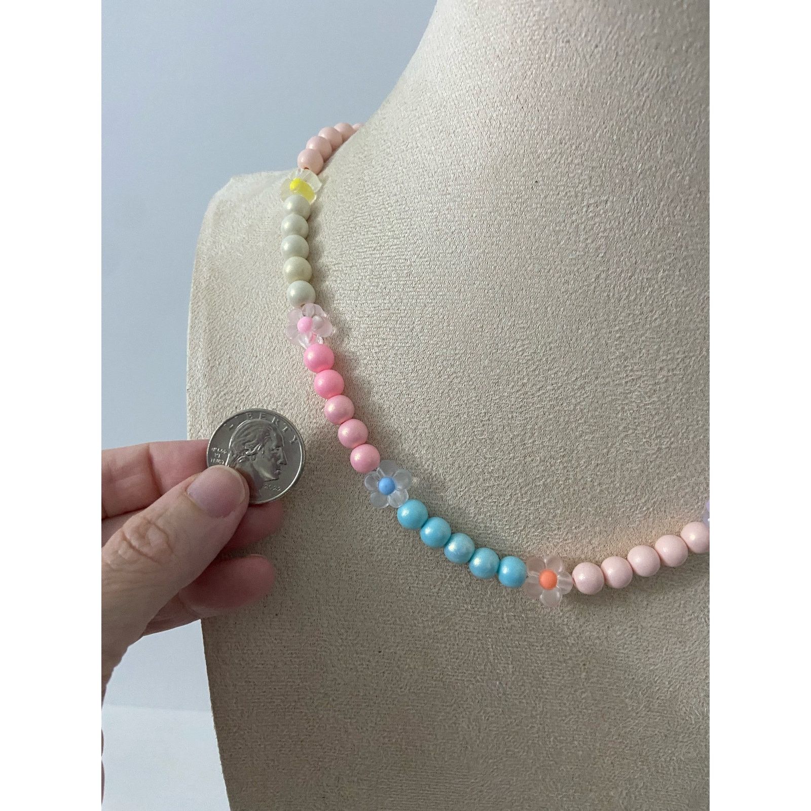 Handmade pastel beaded necklace Size ONE SIZE - 2 Thumbnail