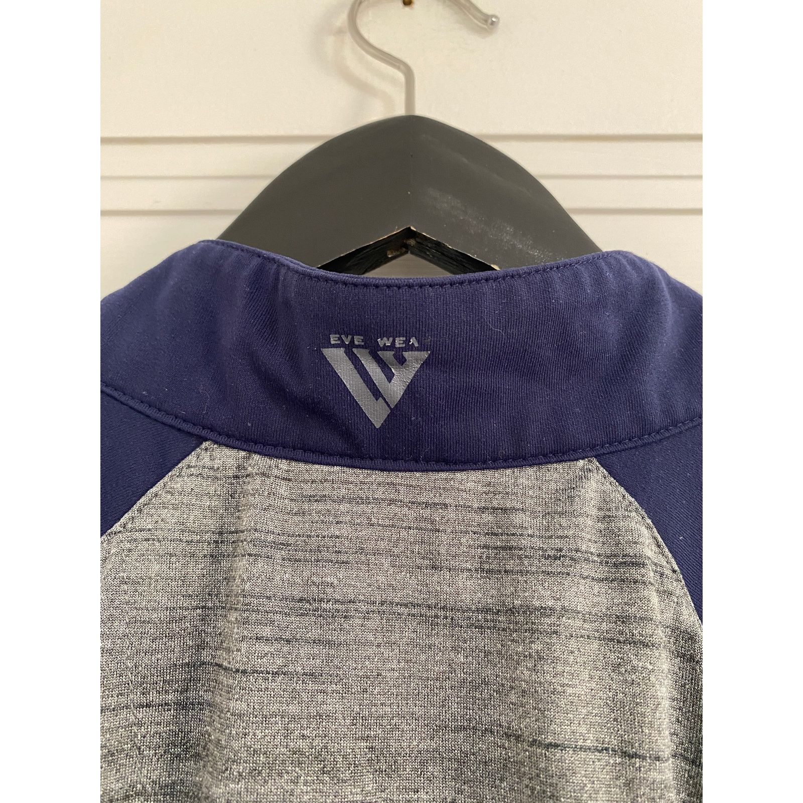 NHL Winnipeg Jets Gray and Blue 1/4-Zip Size Large Size US L / EU 52-54 / 3 - 6 Thumbnail
