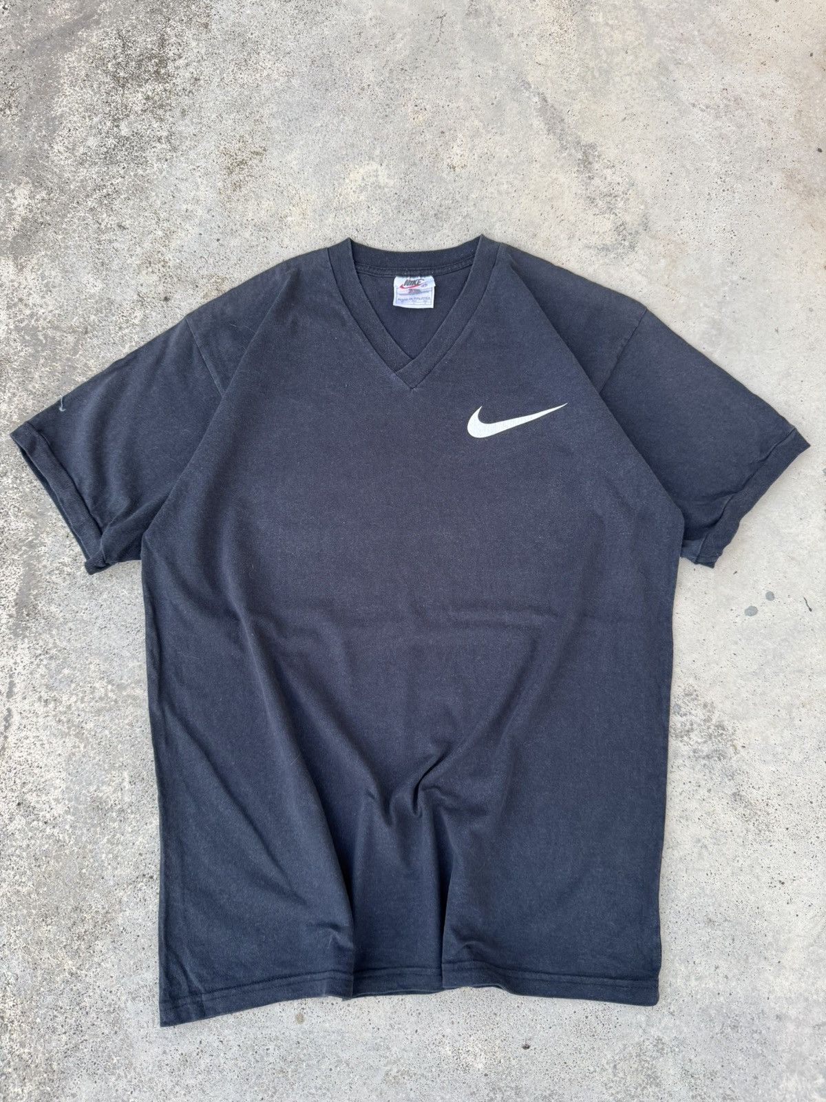 Nike Vintage Nike Center Big Swoosh Sunfaded Tshirt Size US M / EU 48-50 / 2 - 3 Thumbnail
