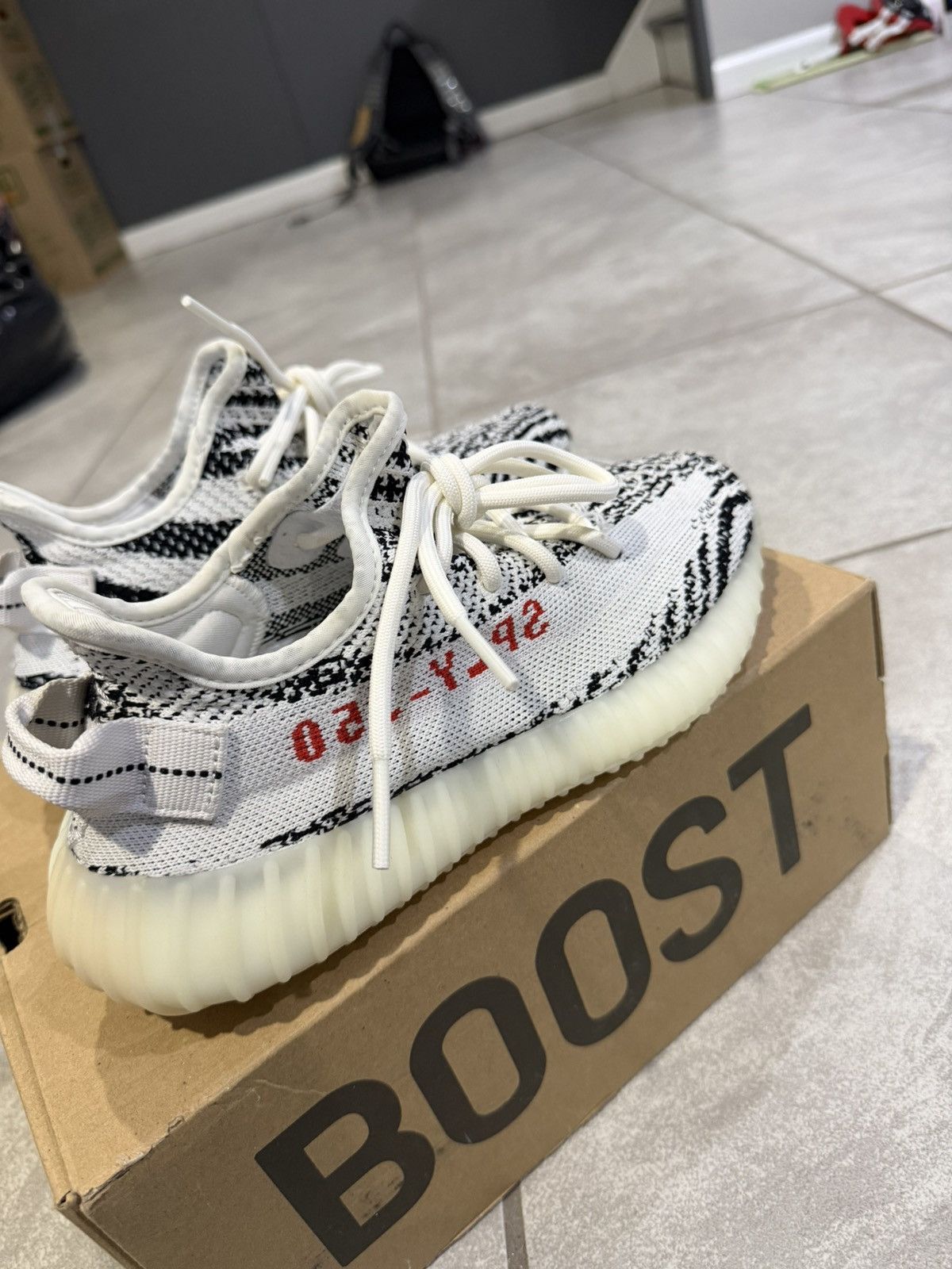 Yeezy Yeezy 350 V2 Zebra Size US 5.5 / EU 38 - 5 Thumbnail