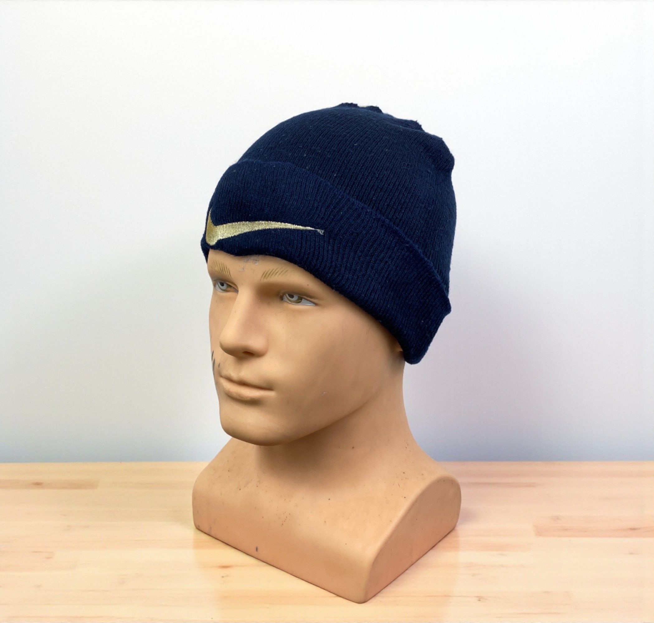 Nike Vintage 90s Nike Swoosh Beanie Winter Hat / Snow Cap BA0078 Size ONE SIZE - 1 Thumbnail