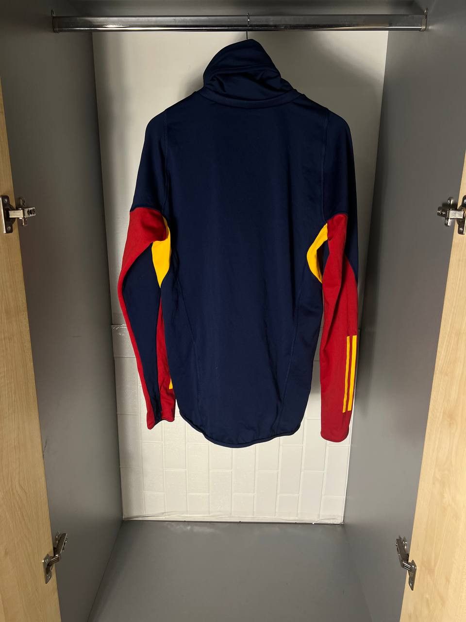 Adidas VINTAGE ADIDAS SPAIN SOCCER JERSEY SWEATSHIRT BLOKE Y2K 90s Size US L / EU 52-54 / 3 - 7 Thumbnail