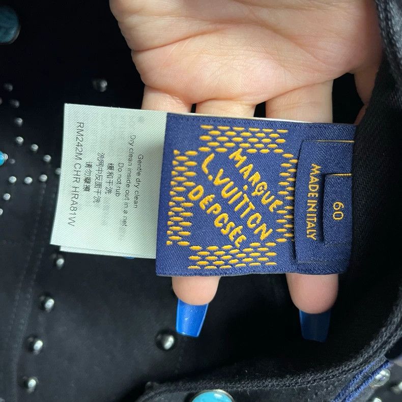 Louis Vuitton Louis Vuitton size 60 24 black logo embroidered lapel long Size US M / EU 48-50 / 2 - 5 Thumbnail