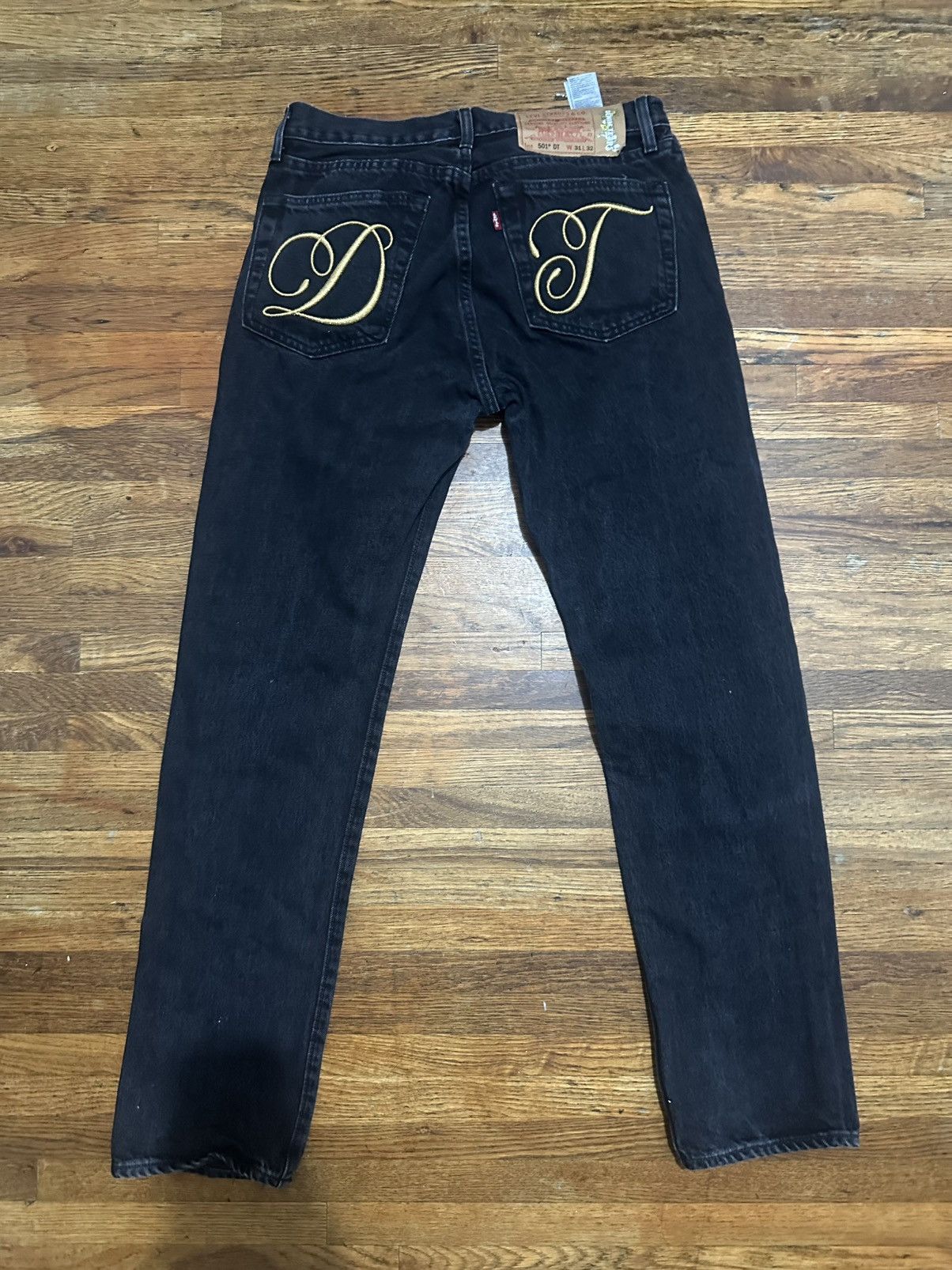 DENIM TEARS × Levi's Denim Tears Metallic Gold Script 501 Size US 31 - 1 Thumbnail