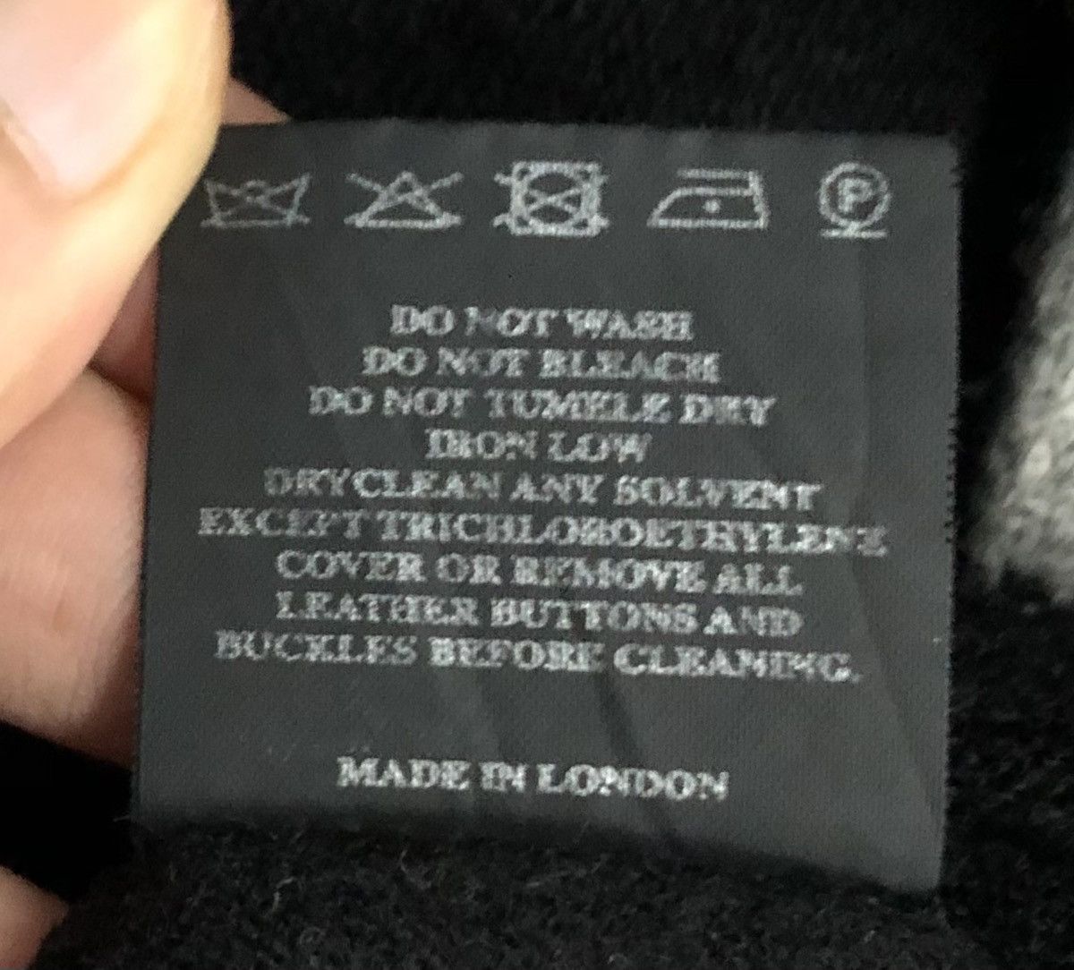 Burberry × Vintage Burberry London Long Sleeve Top Black with Nova Check Accent Size US M / EU 48-50 / 2 - 11 Thumbnail