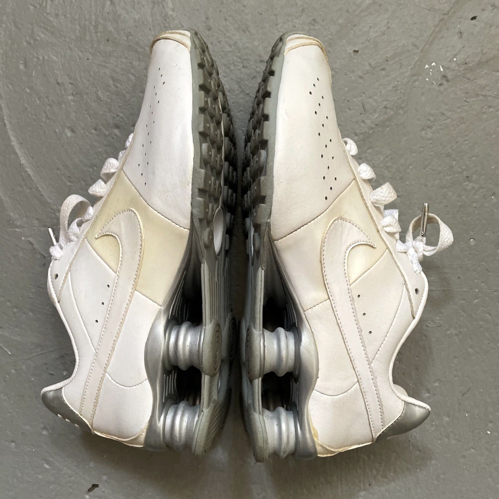 Nike Nike Shox Classic 2 II Sneaker Women’s 7 Beige 2009 343907-111 Size US 7 / IT 37 - 7 Thumbnail