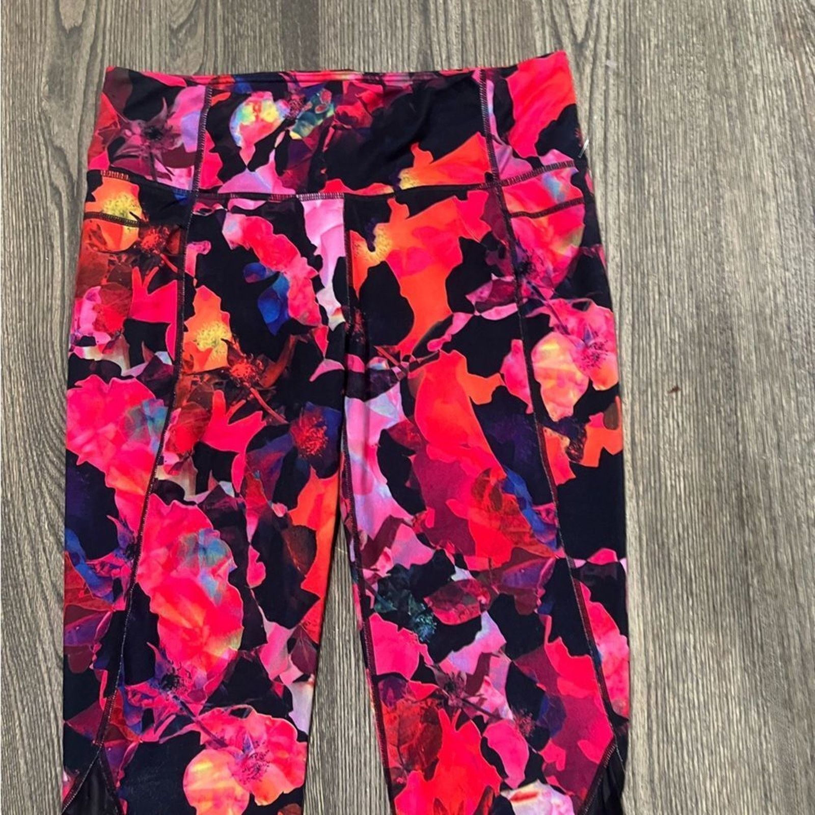 Athleta Athleta Mystique Chaturanga Mesh Capri Leggings High Rise Size 32" / US 10 / IT 46 - 3 Thumbnail