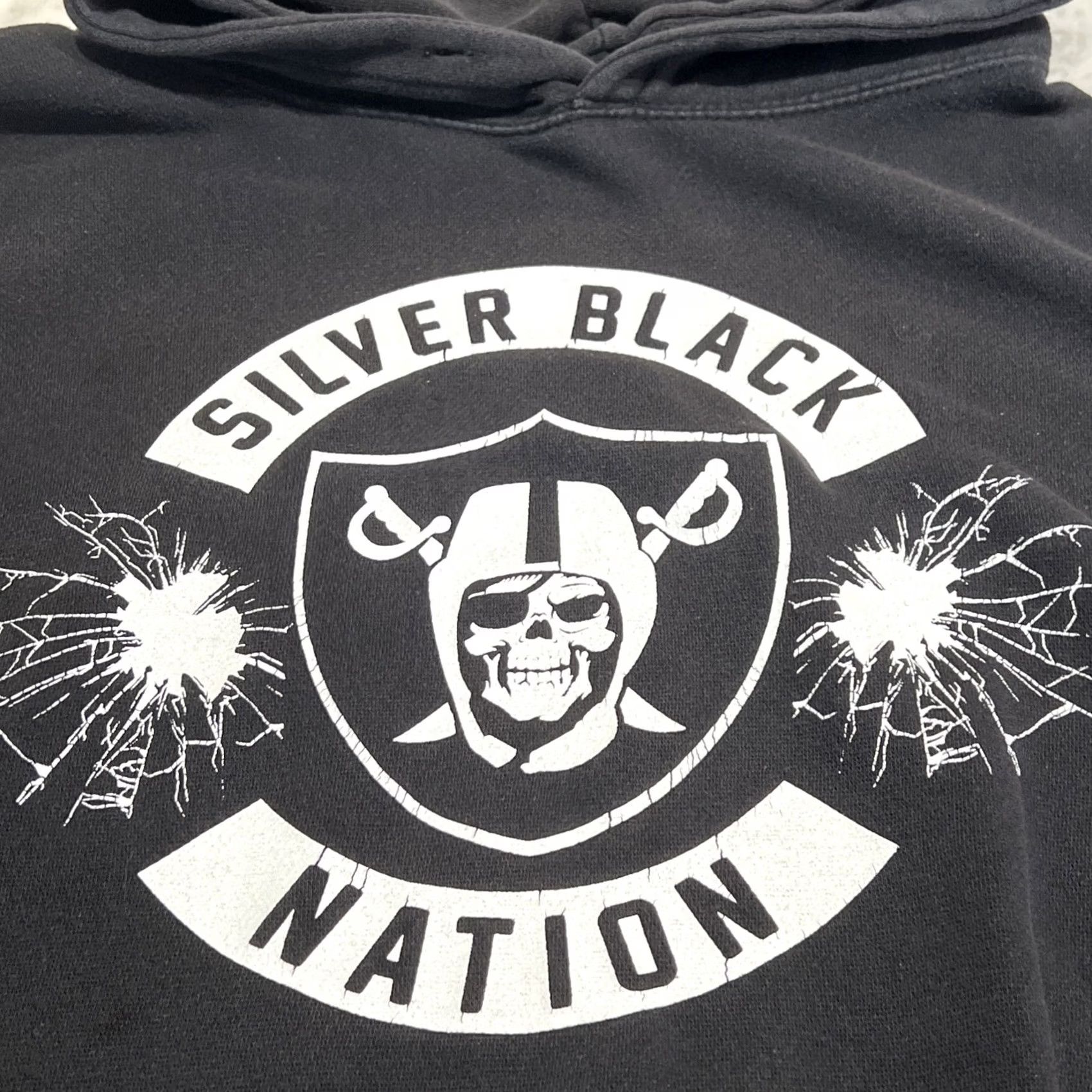 NFL Raider Black Silver Nation Chuckie Sweatshirt Men 2XL Hoodie NFL Graphics Faded Pullover Size US XXL / EU 58 / 5 - 4 Thumbnail