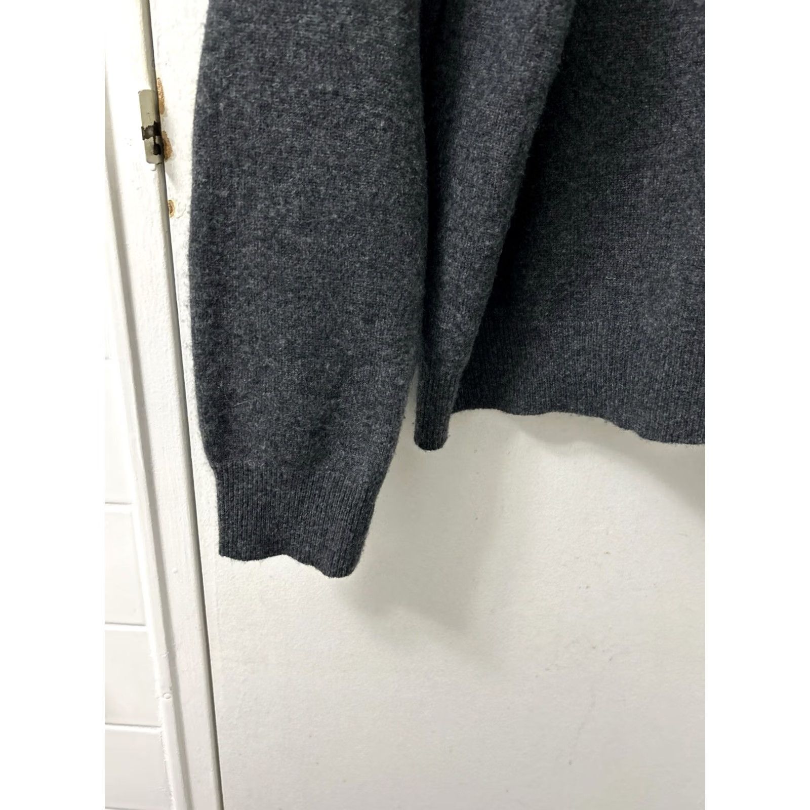 J.Crew J Crew Cashmere Sweater Mens Large Charcoal Grey V Neck Pullover L/S Italian Size US L / EU 52-54 / 3 - 7 Thumbnail