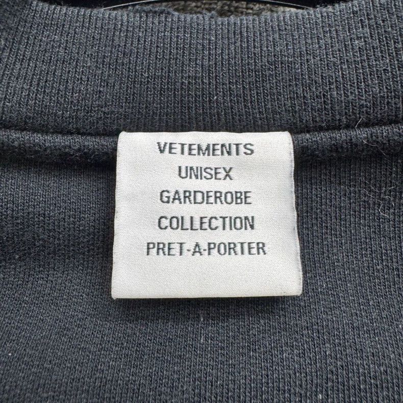Vetements Vetements Showpiece Anti-War Embroidered Lettering Short S Size US S / EU 44-46 / 1 - 3 Thumbnail