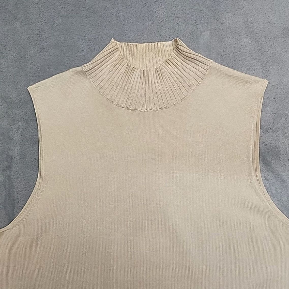 Vintage Josephine Chaus Top Women L Cream Sleeveless Silk Blend Classic Capsule Wardrobe Shirt Size L / US 10 / IT 46 - 2 Thumbnail