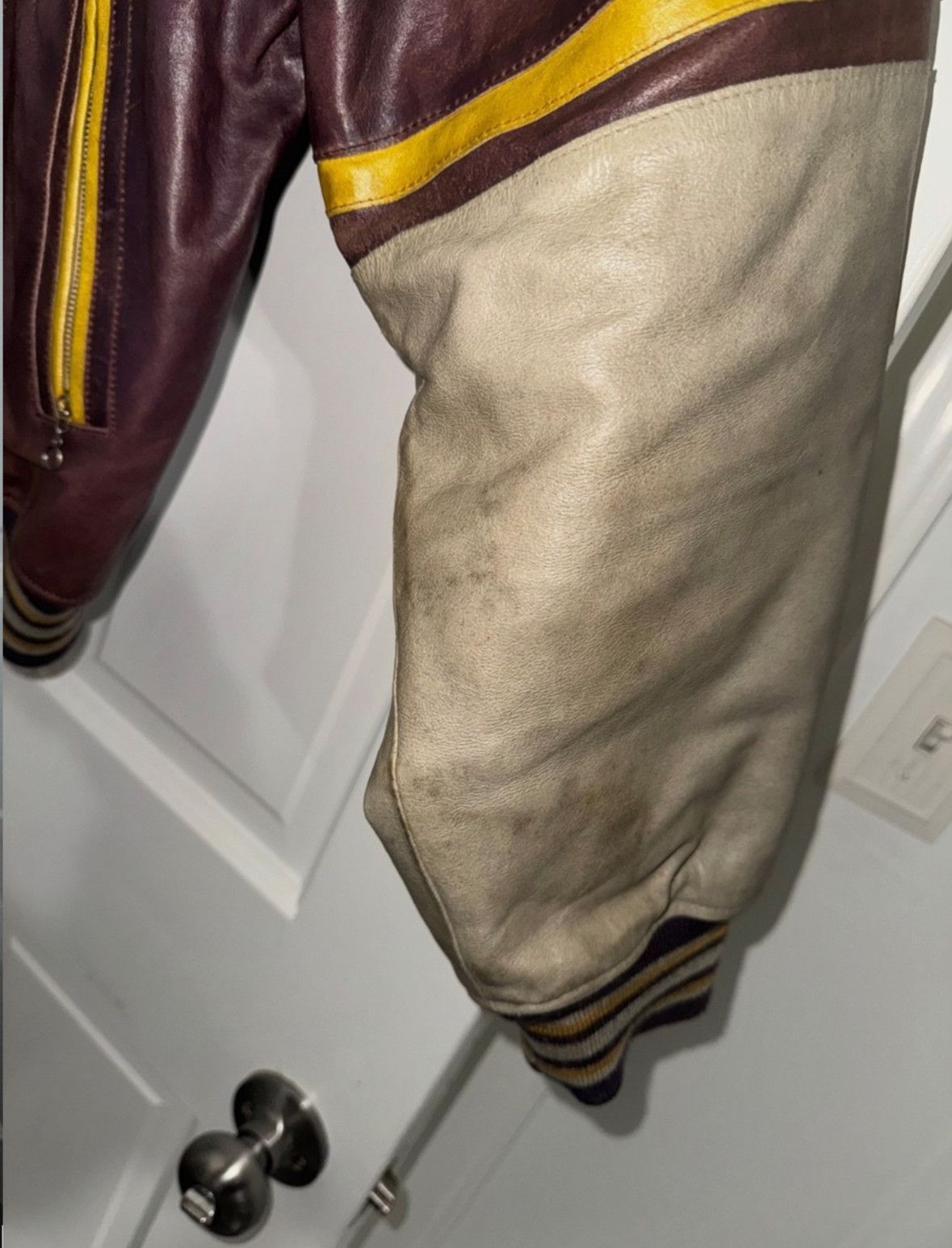 Avirex 90’s AVIREX PURPLE /BEIGE /GOLD FLYERS VARSITY JACKET SZ M Size US M / EU 48-50 / 2 - 12 Thumbnail
