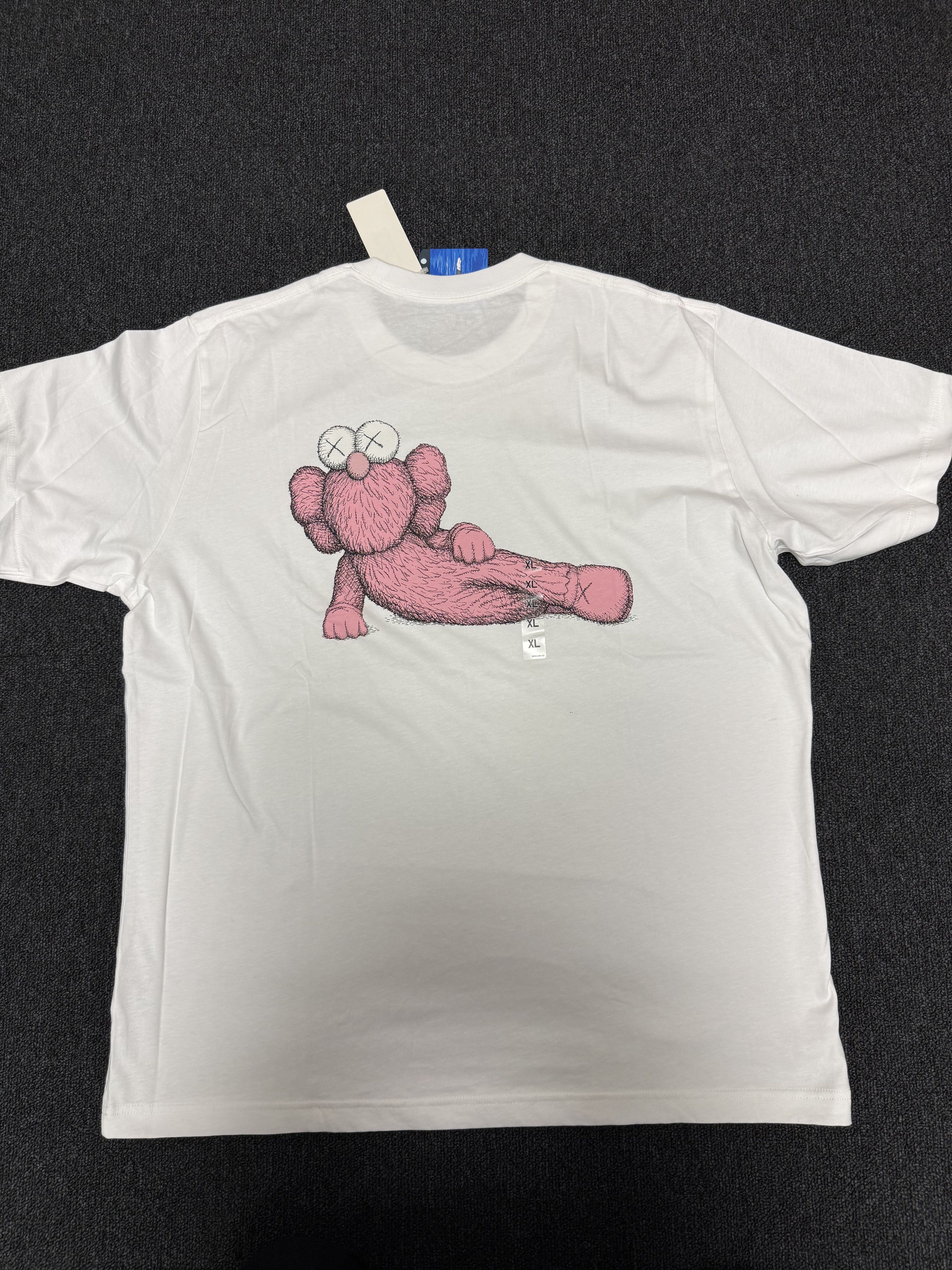 Kaws × Uniqlo Uniqlo x Kaws T Shirt Size XL Size US XL / EU 56 / 4 - 3 Thumbnail
