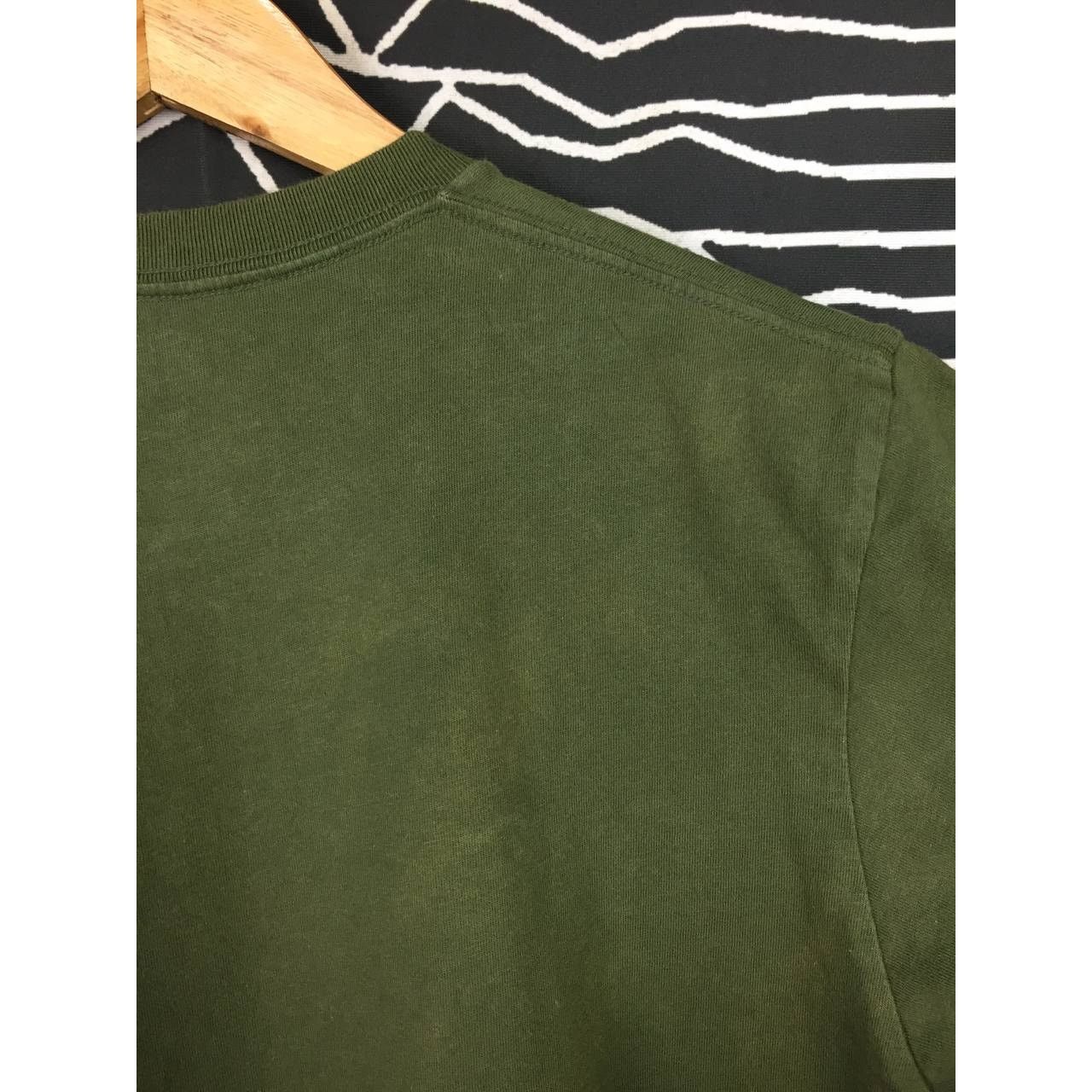 Uniqlo Uniqlo UT x Godzilla World Mothra Against Godzilla Tee Size US M / EU 48-50 / 2 - 8 Thumbnail